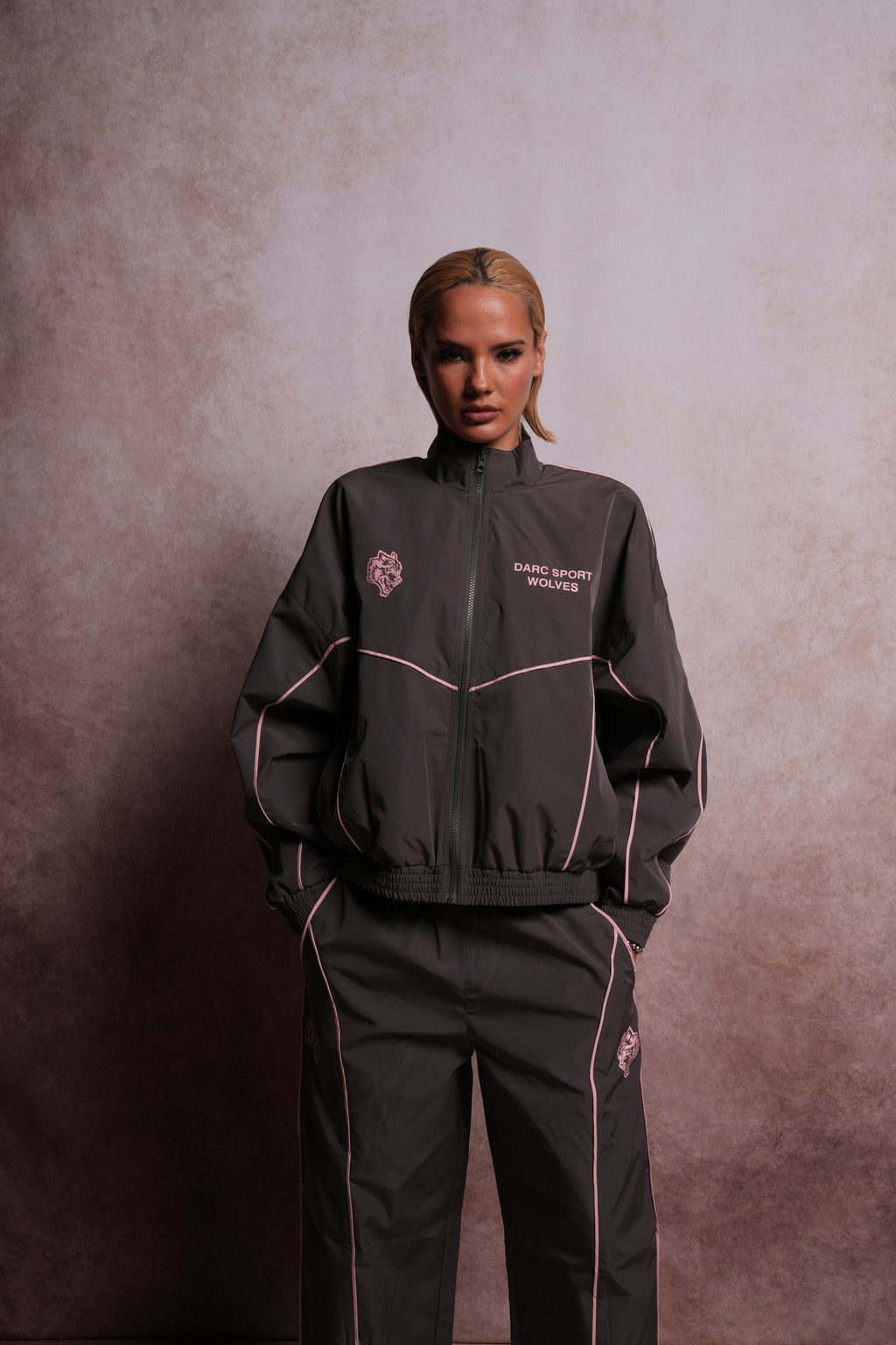 Darc Sport Wolves Quinn Track Jacket in Wolf Gray/Cherry Blossom — imagem 5