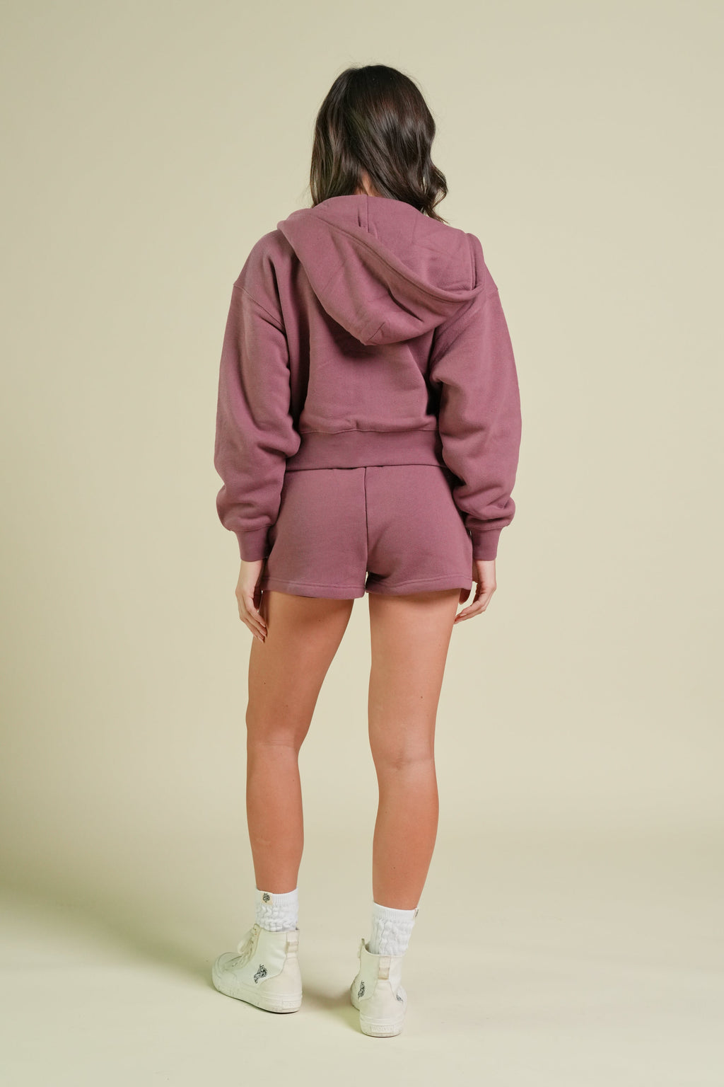 Cursive Wolves "Sage" Cropped Zip Hoodie in Nutmeg — imagem 4