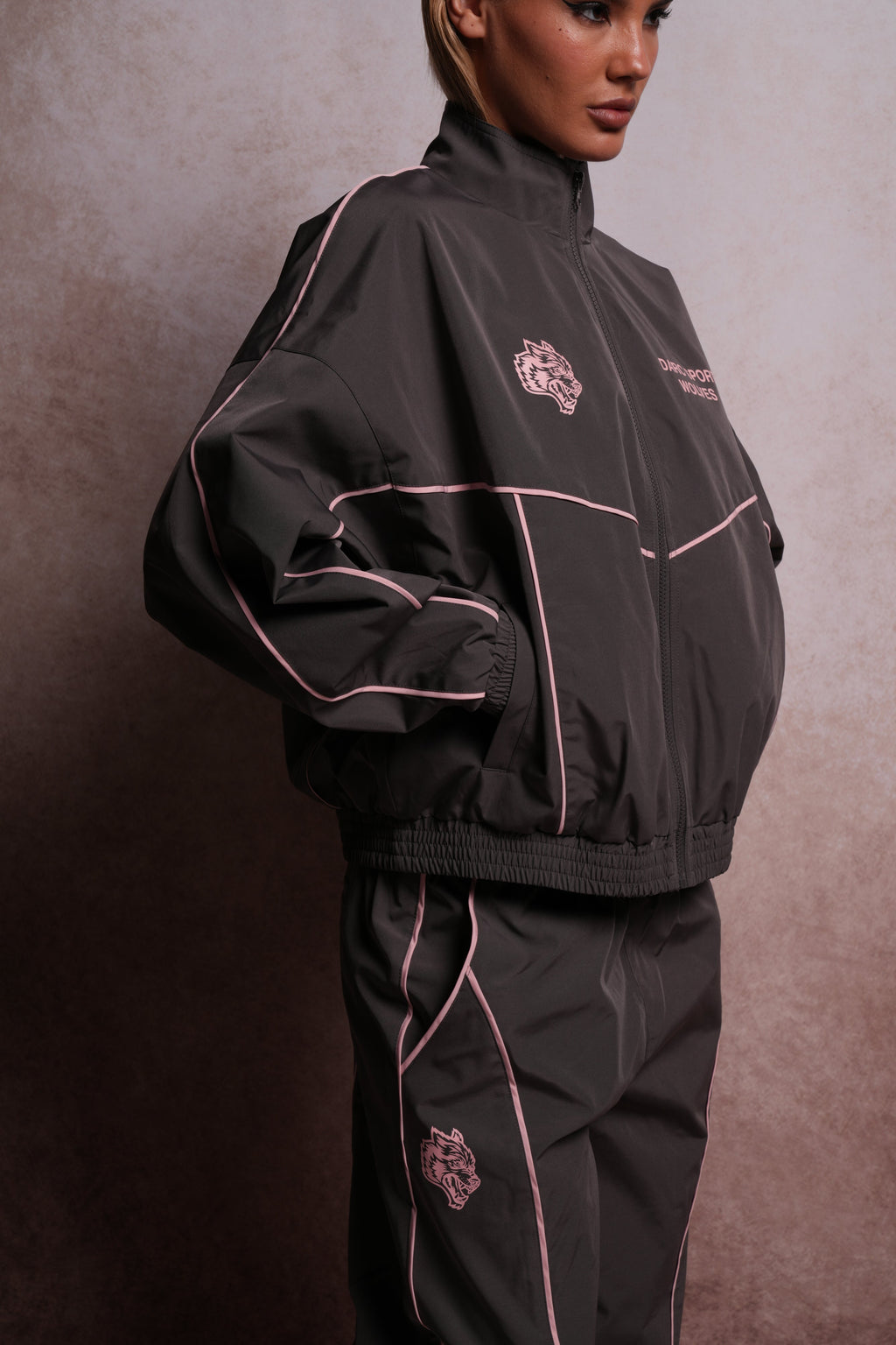 Darc Sport Wolves Quinn Track Jacket in Wolf Gray/Cherry Blossom — imagem 6