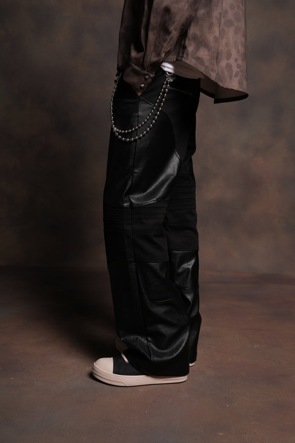 Wolf Chopper Onyx Pants in Black — imagem 4