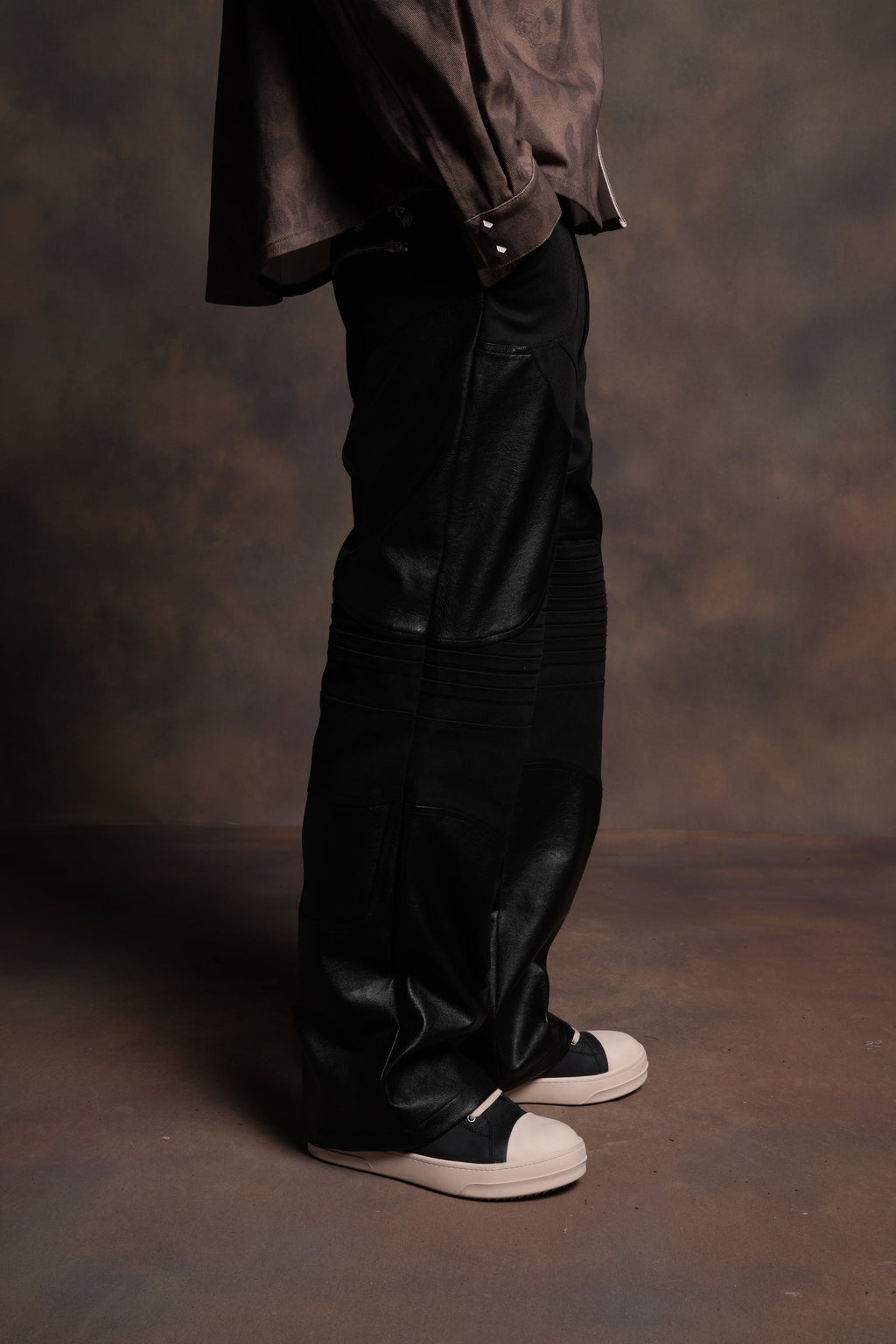 Wolf Chopper Onyx Pants in Black — imagem 5