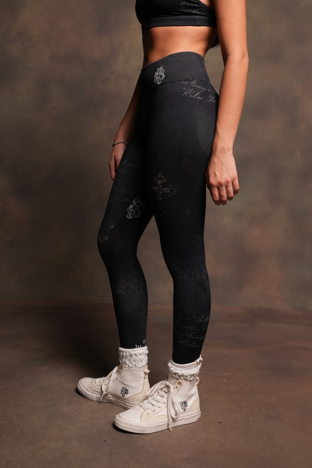 Wolves Pyramid Evey Seamless Leggings In Midnight Sorrow