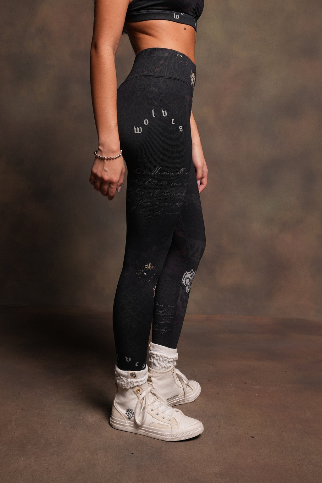 Wolves Pyramid Evey Seamless Leggings In Midnight Sorrow