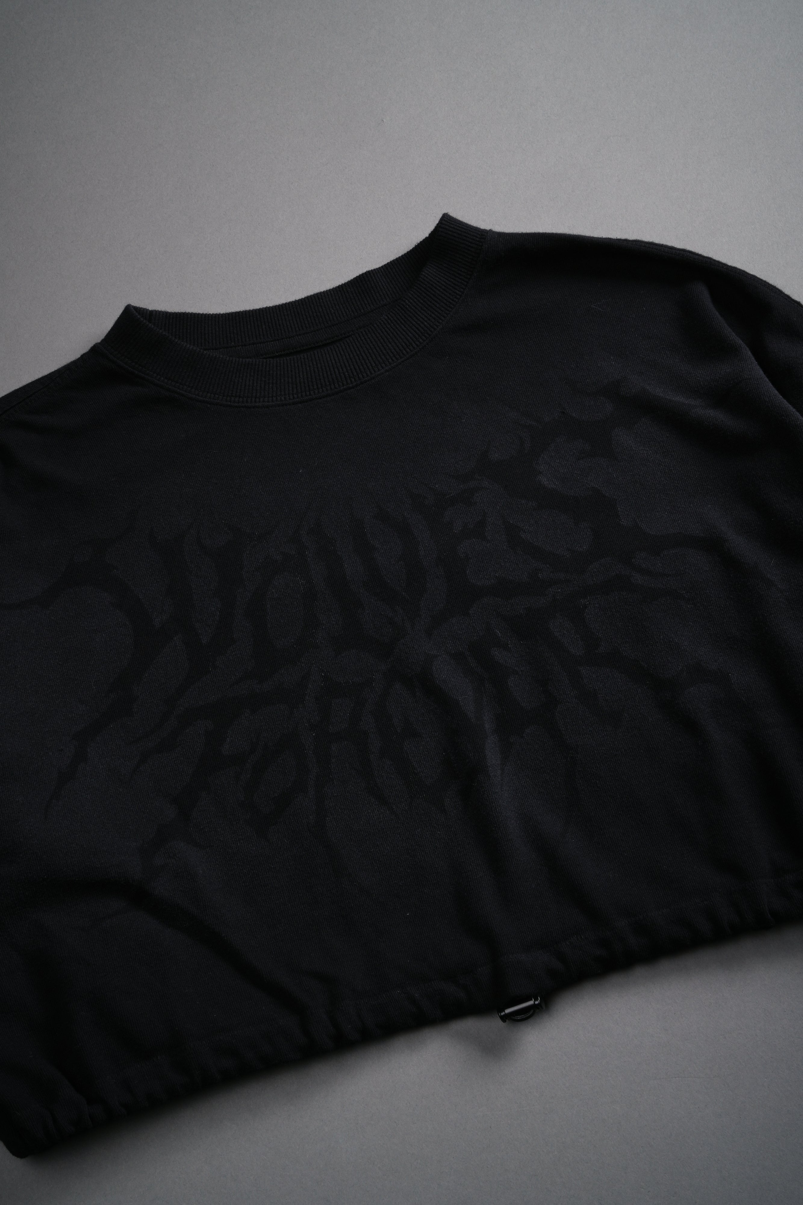 Forged From Iron Bungee Cropped Tee in Black Horizon Sun Fade — imagem 7