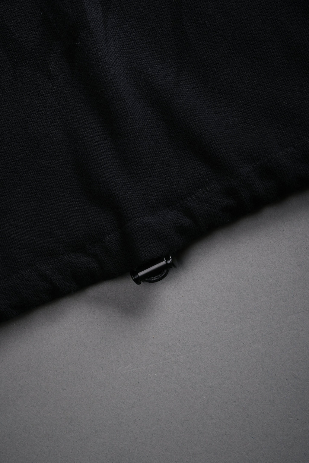 Forged From Iron Bungee Cropped Tee in Black Horizon Sun Fade — imagem 10