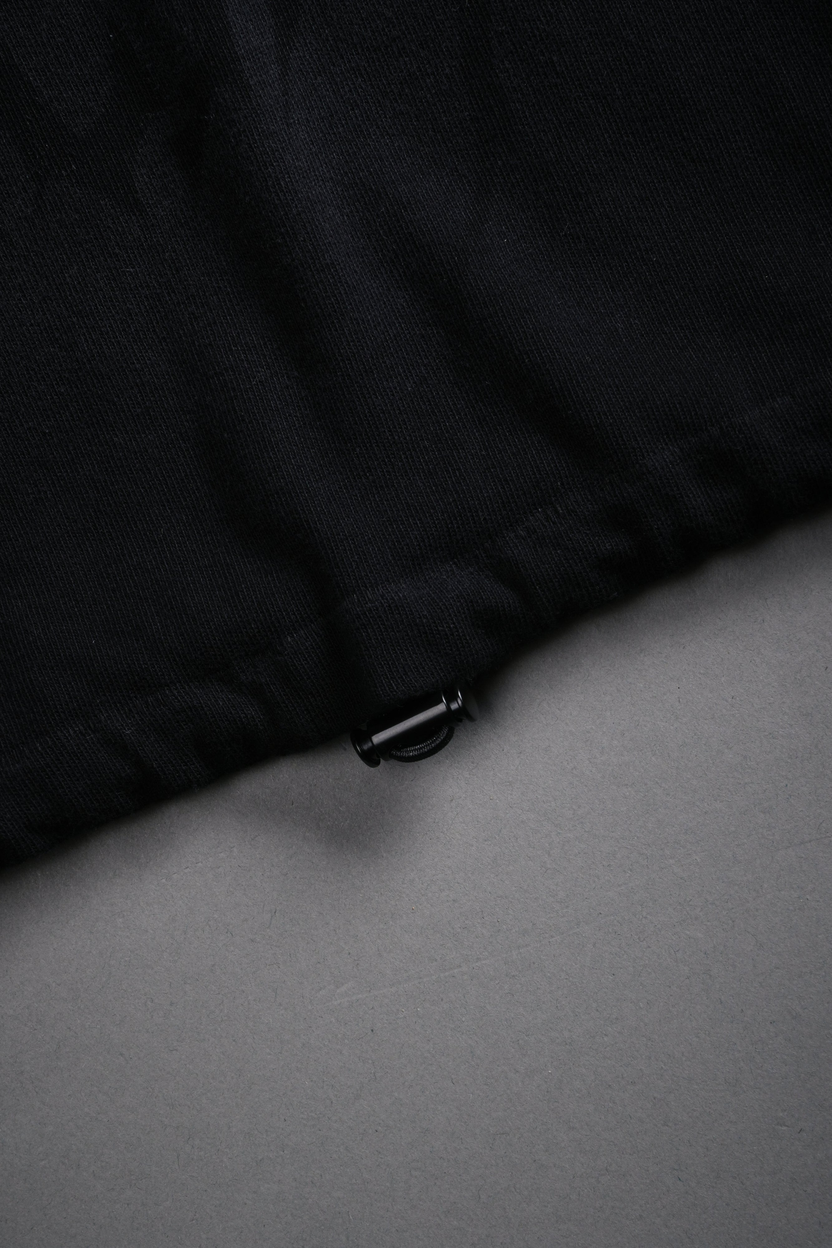 Forged From Iron Bungee Cropped Tee in Black Horizon Sun Fade — imagem 10