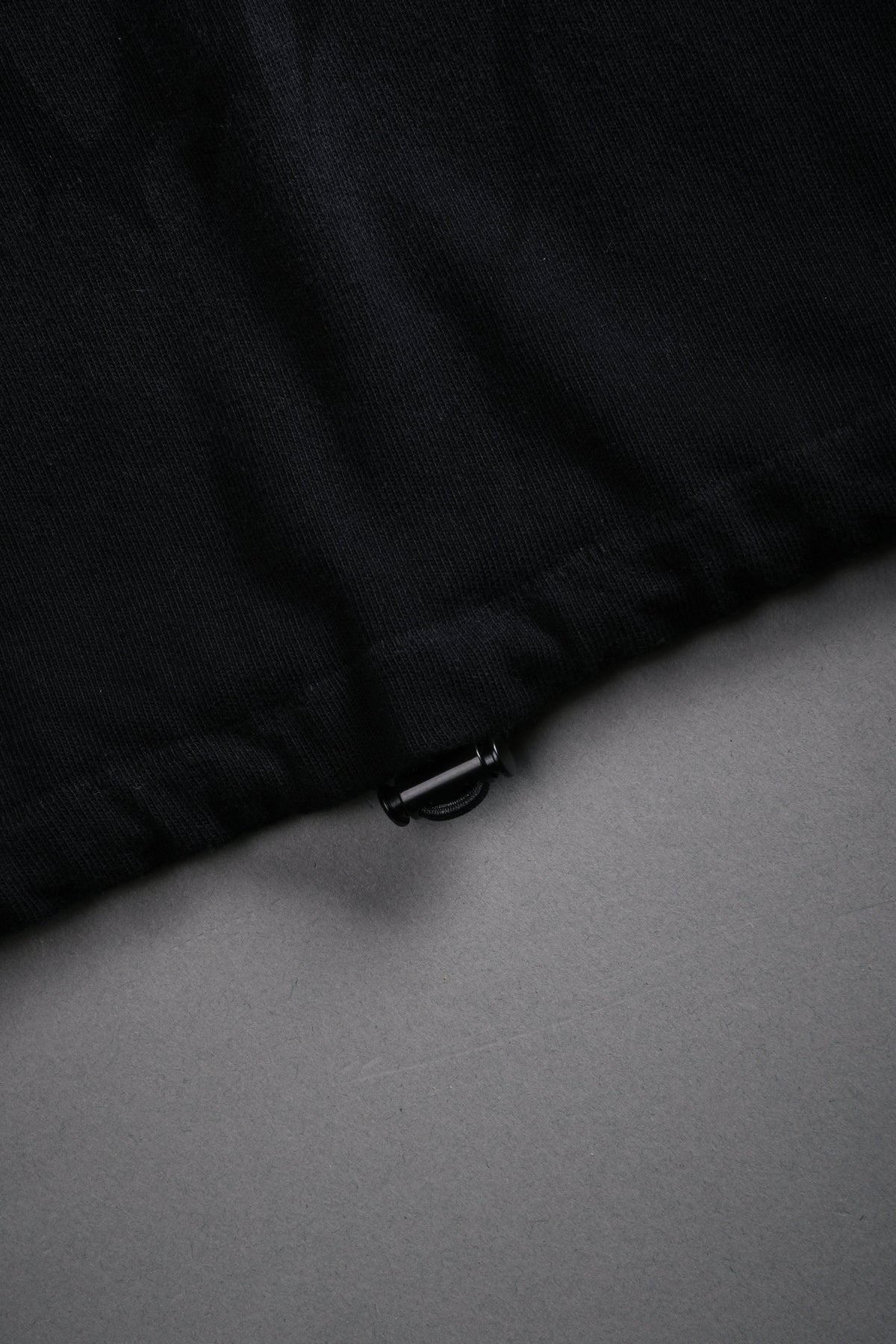 Forged From Iron Bungee Cropped Tee in Black Horizon Sun Fade - imagem 10