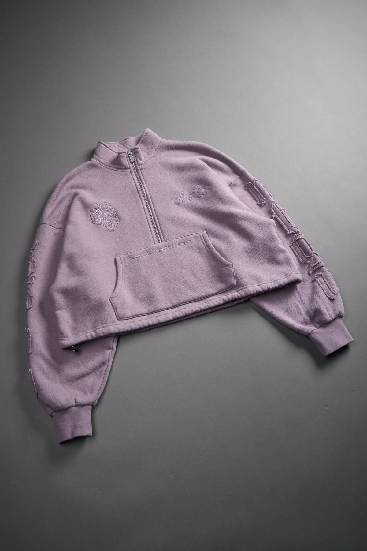 Our Mantra Appliqué Oversized "Everson" Mockneck in Purple Smoke - imagem 6