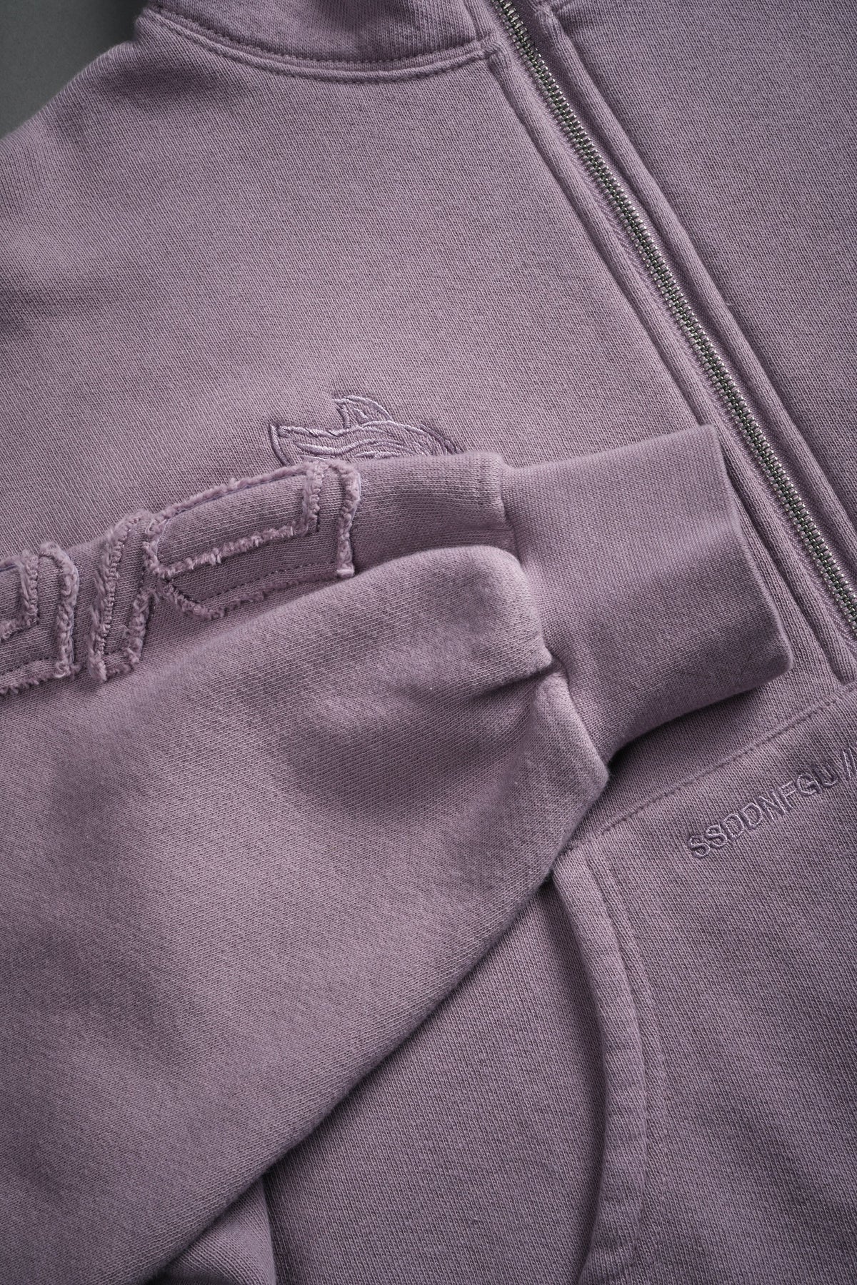 Our Mantra Appliqué Oversized "Everson" Mockneck in Purple Smoke - imagem 9