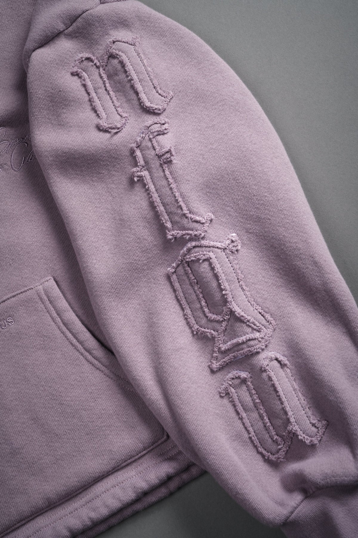 Our Mantra Appliqué Oversized "Everson" Mockneck in Purple Smoke - imagem 11