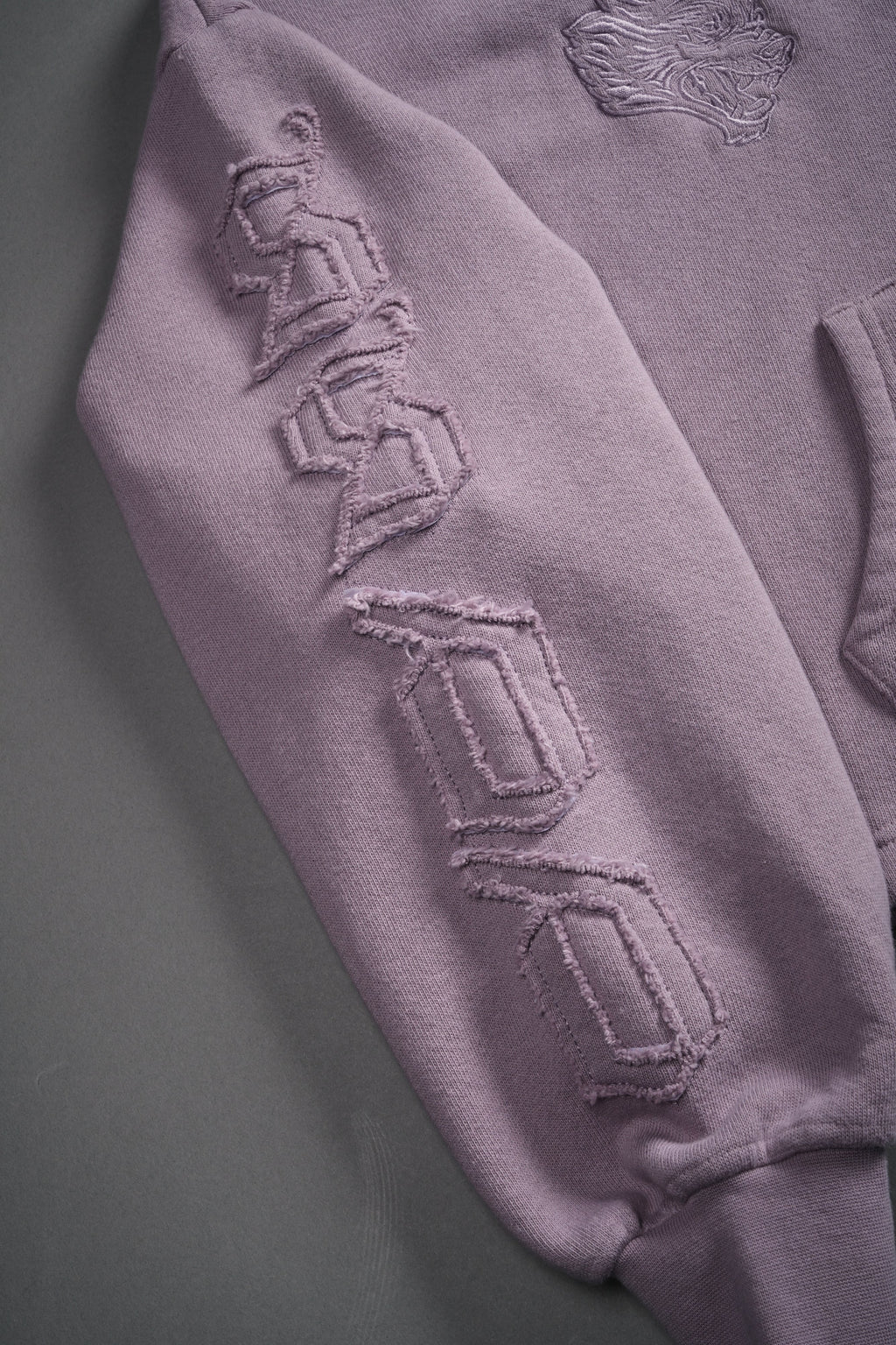 Our Mantra Appliqué Oversized "Everson" Mockneck in Purple Smoke - imagem 10