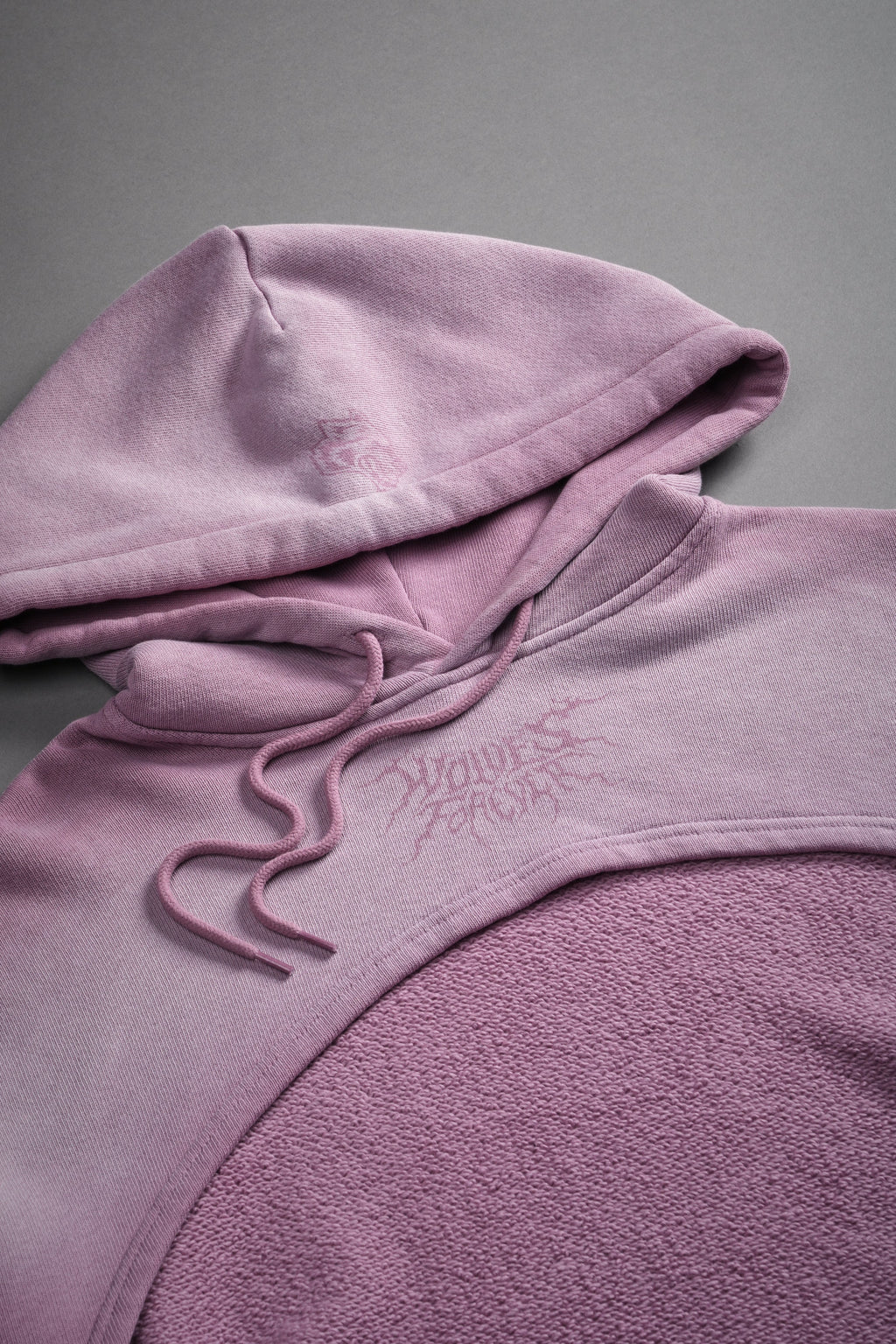 Forged From Iron "Willow" Cropped Hoodie in Pink Smoke Spine Sun Fade — imagem 9