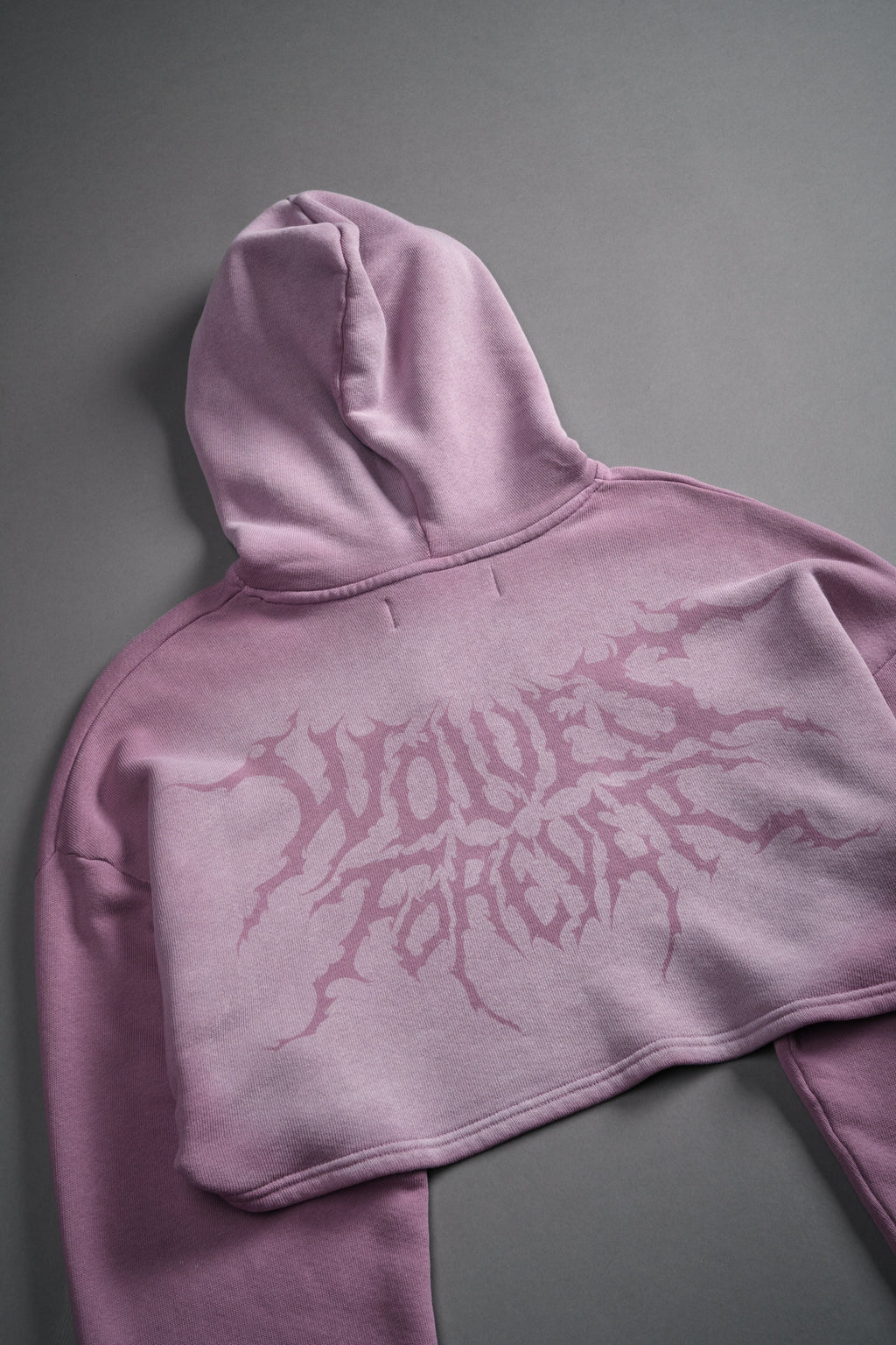 Forged From Iron "Willow" Cropped Hoodie in Pink Smoke Spine Sun Fade — imagem 8