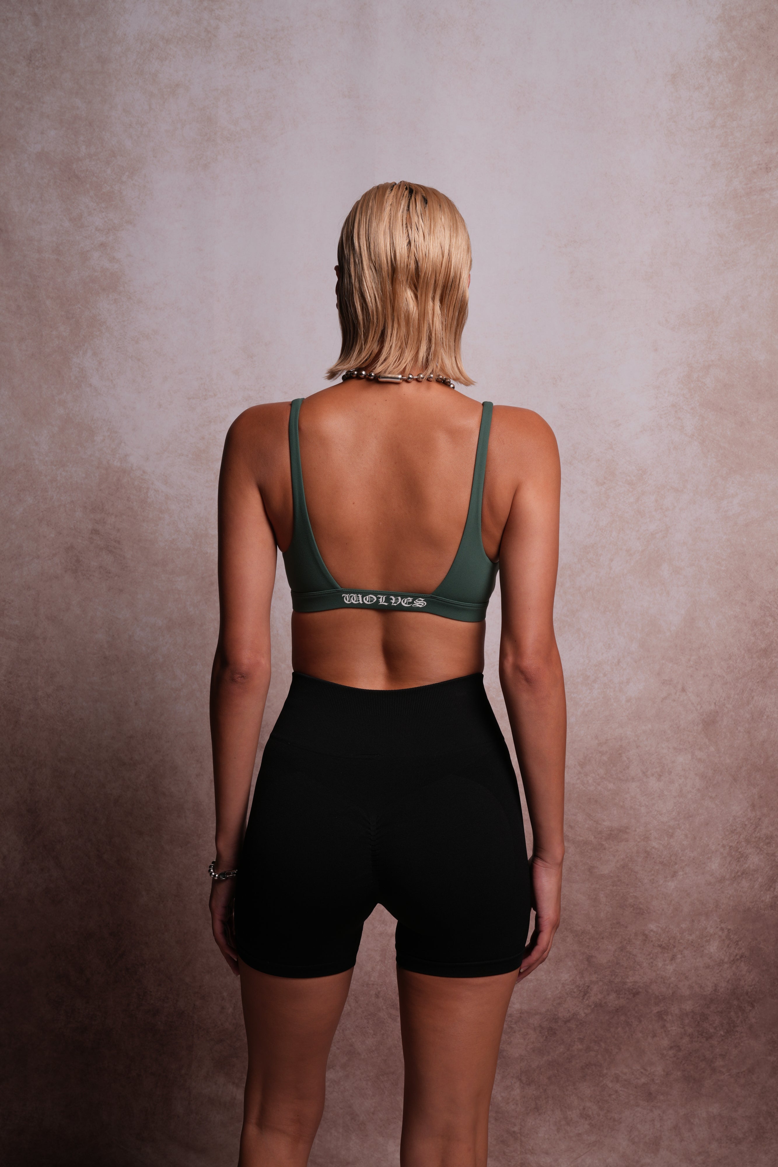 Chopper V Sports Bra in Hunter Green — imagem 2