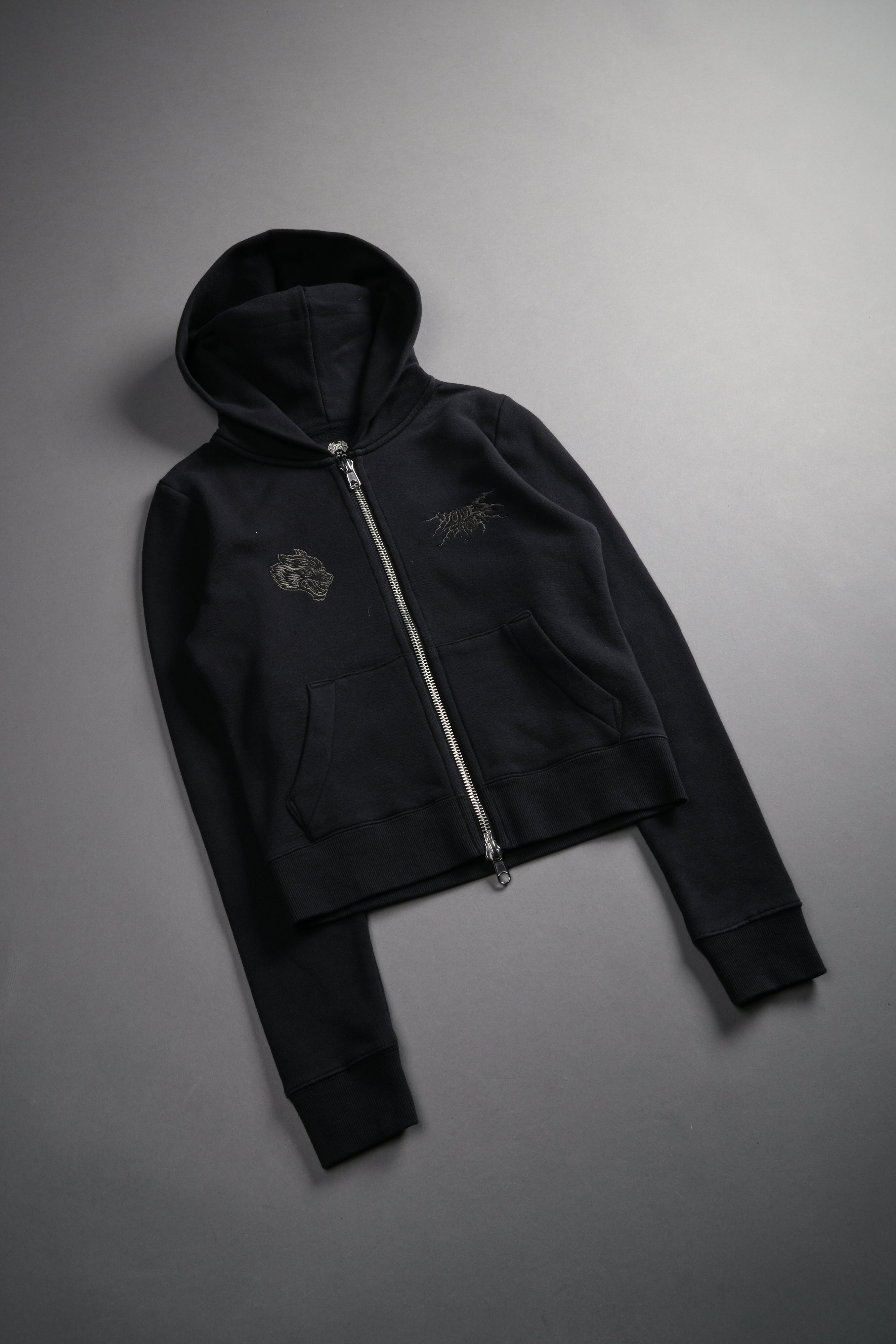 Moth Kanji "Iris" Zip Up Hoodie in Black — imagem 7