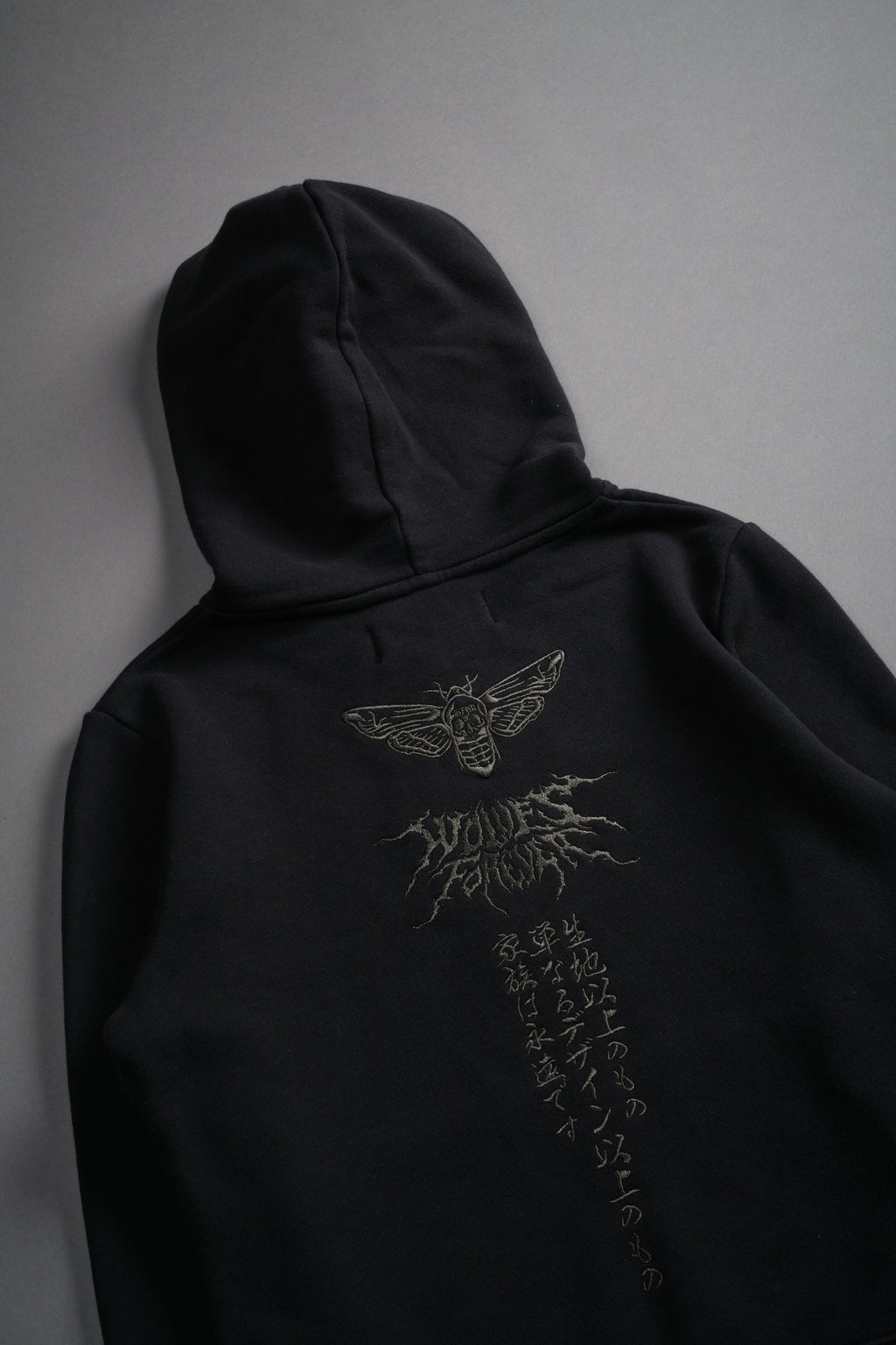 Moth Kanji "Iris" Zip Up Hoodie in Black — imagem 10