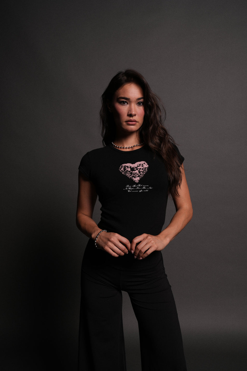 Memento Amore "Baby" Tee in Black — imagem 1