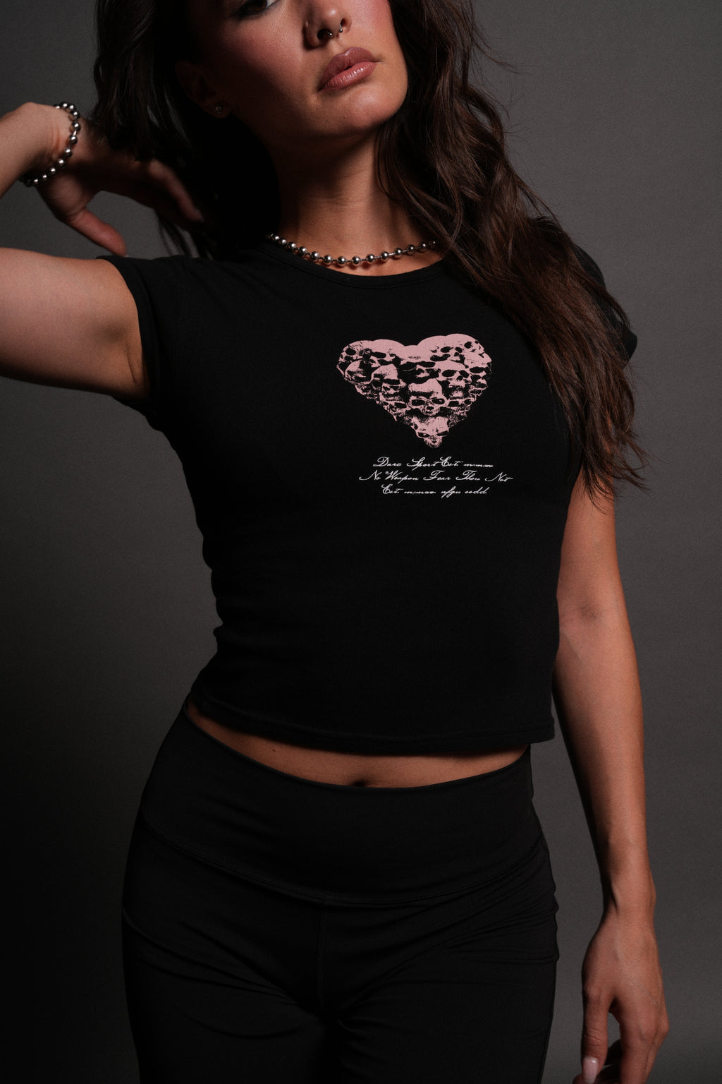 Memento Amore "Baby" Tee in Black — imagem 10