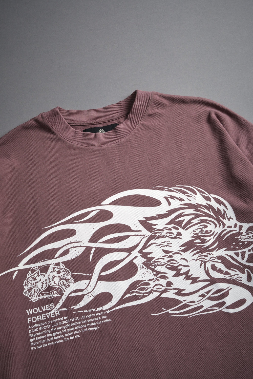 Wolf of the Flame Premium "Box Cut" Tee in Mauve — imagem 7