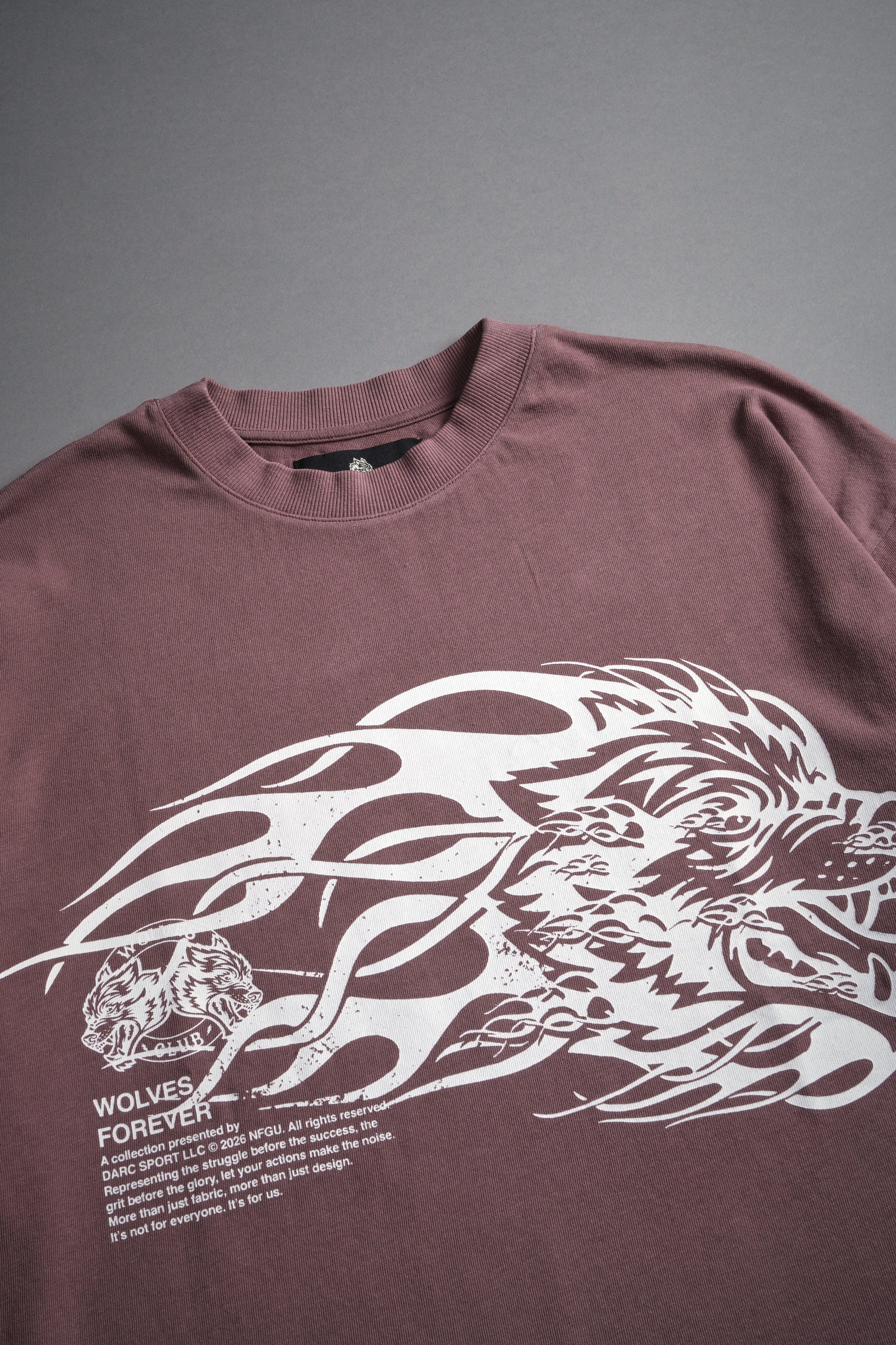 Wolf of the Flame Premium "Box Cut" Tee in Mauve — imagem 7