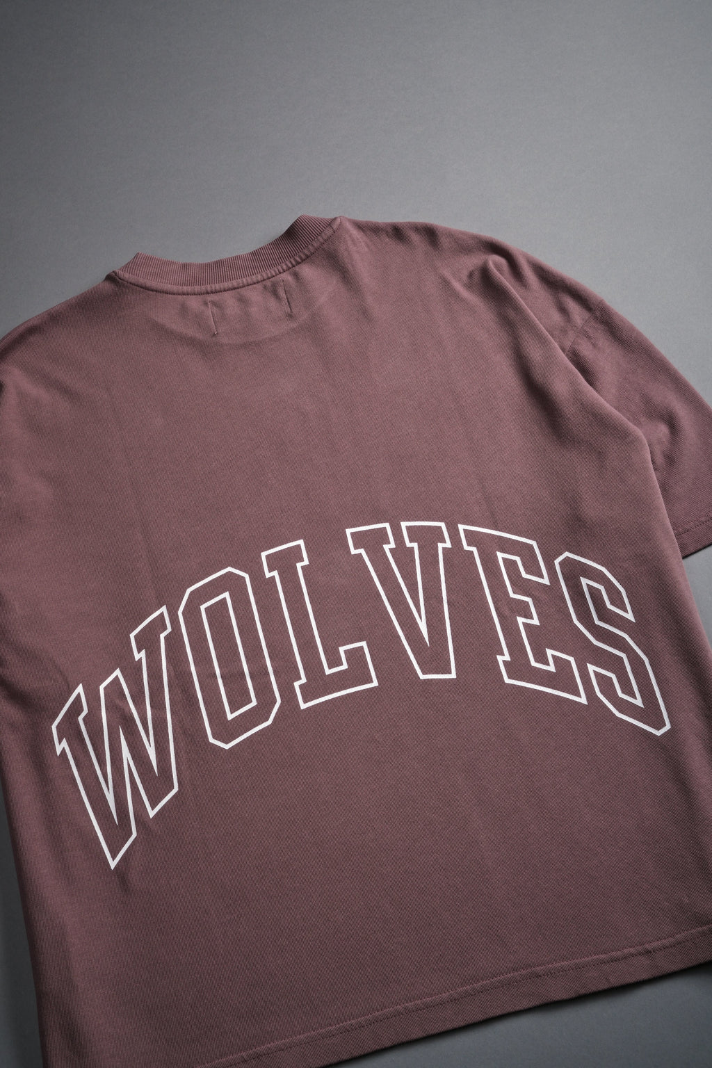 Wolf of the Flame Premium "Box Cut" Tee in Mauve — imagem 8