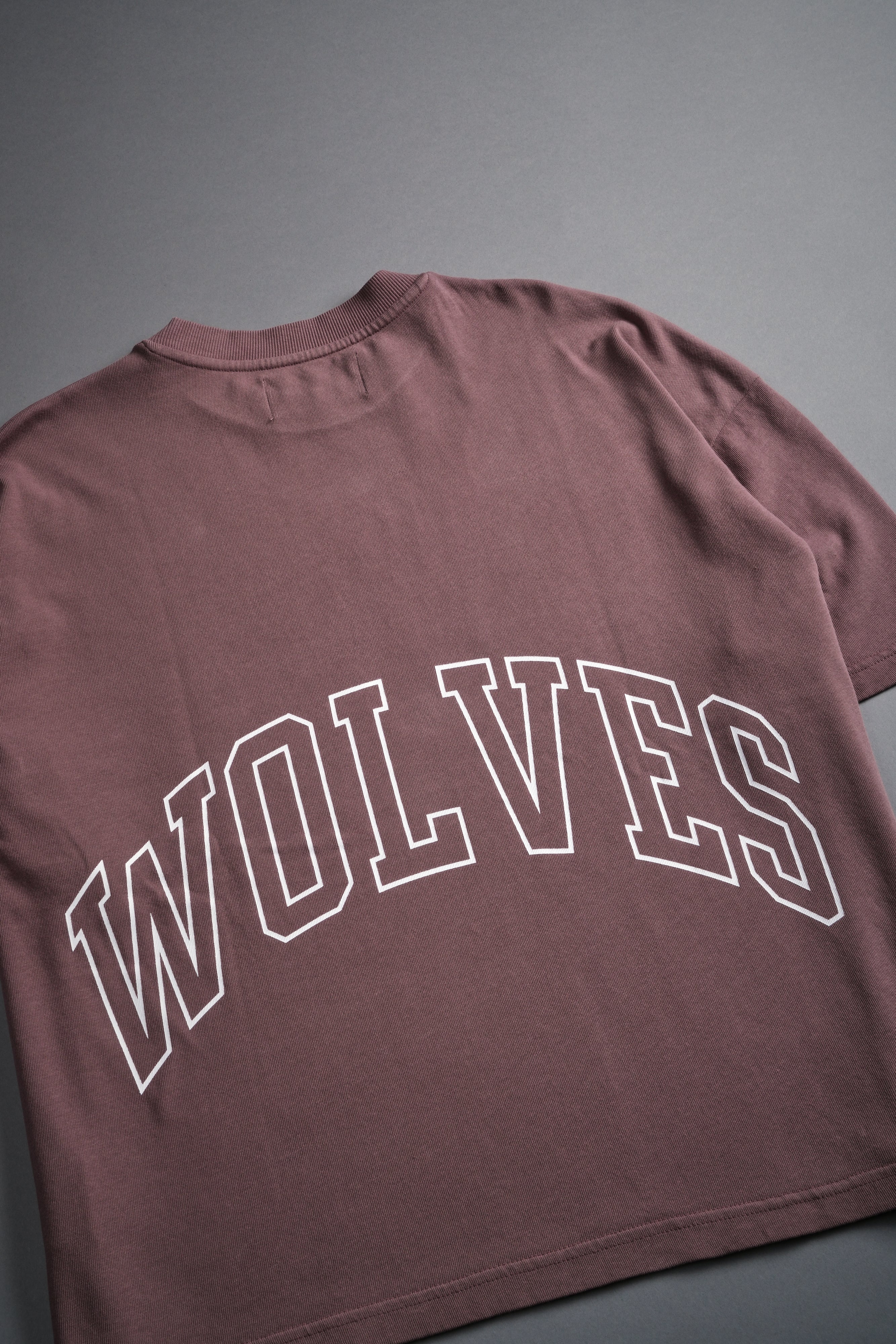 Wolf of the Flame Premium "Box Cut" Tee in Mauve — imagem 8