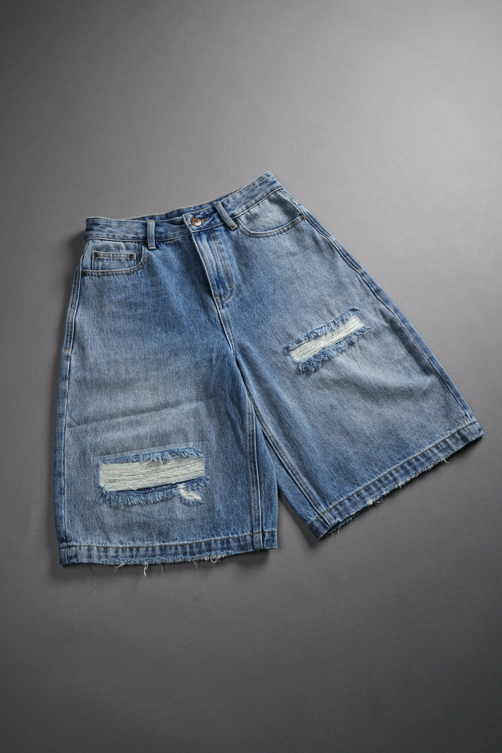 Wolf Chopper Seline Denim Shorts in Light Wash — imagem 9