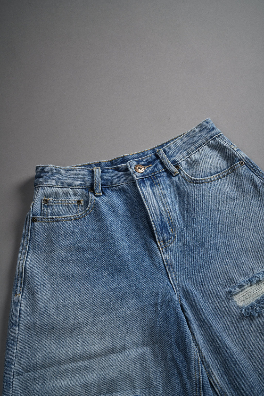Wolf Chopper Seline Denim Shorts in Light Wash — imagem 10