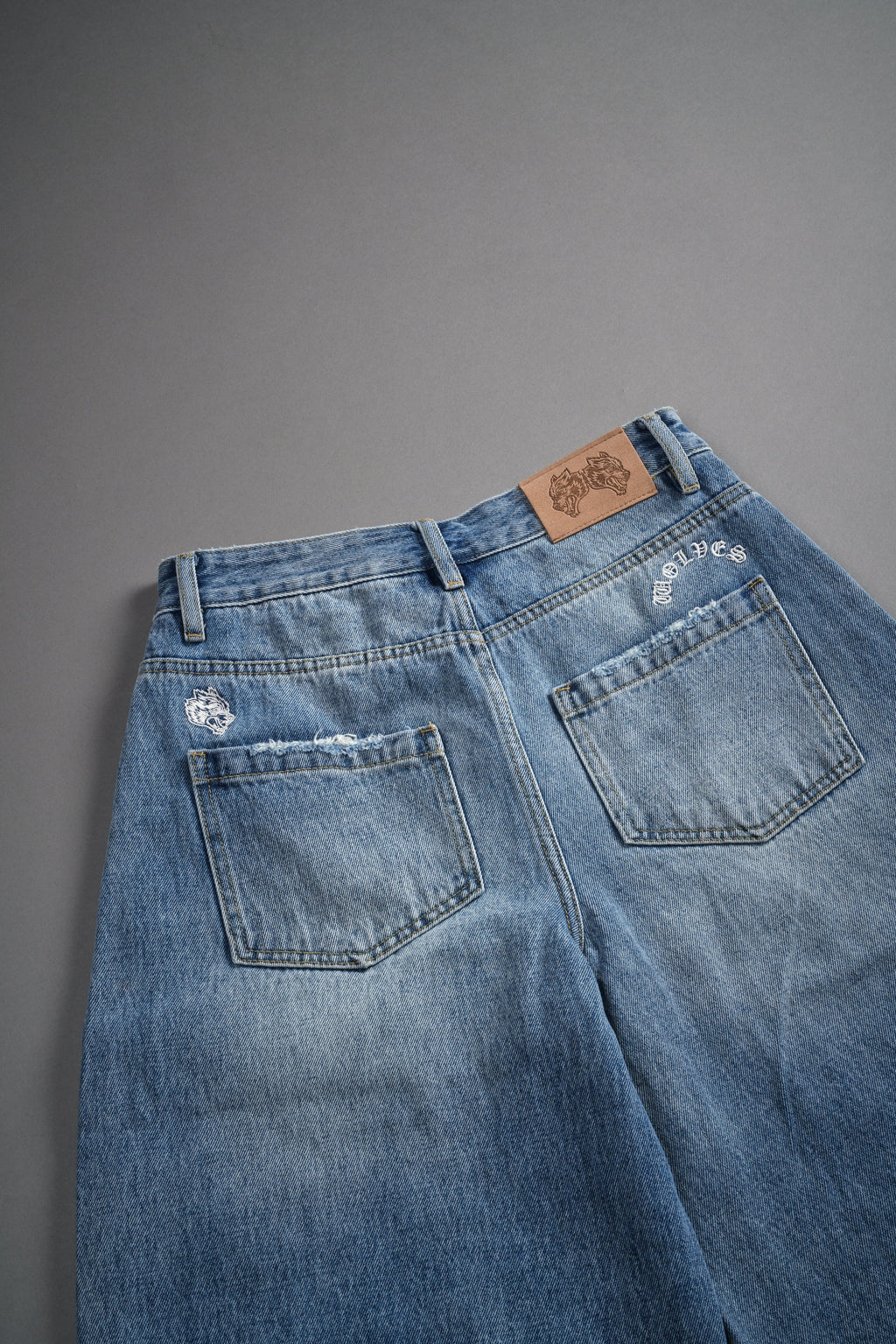 Wolf Chopper Seline Denim Shorts in Light Wash — imagem 11