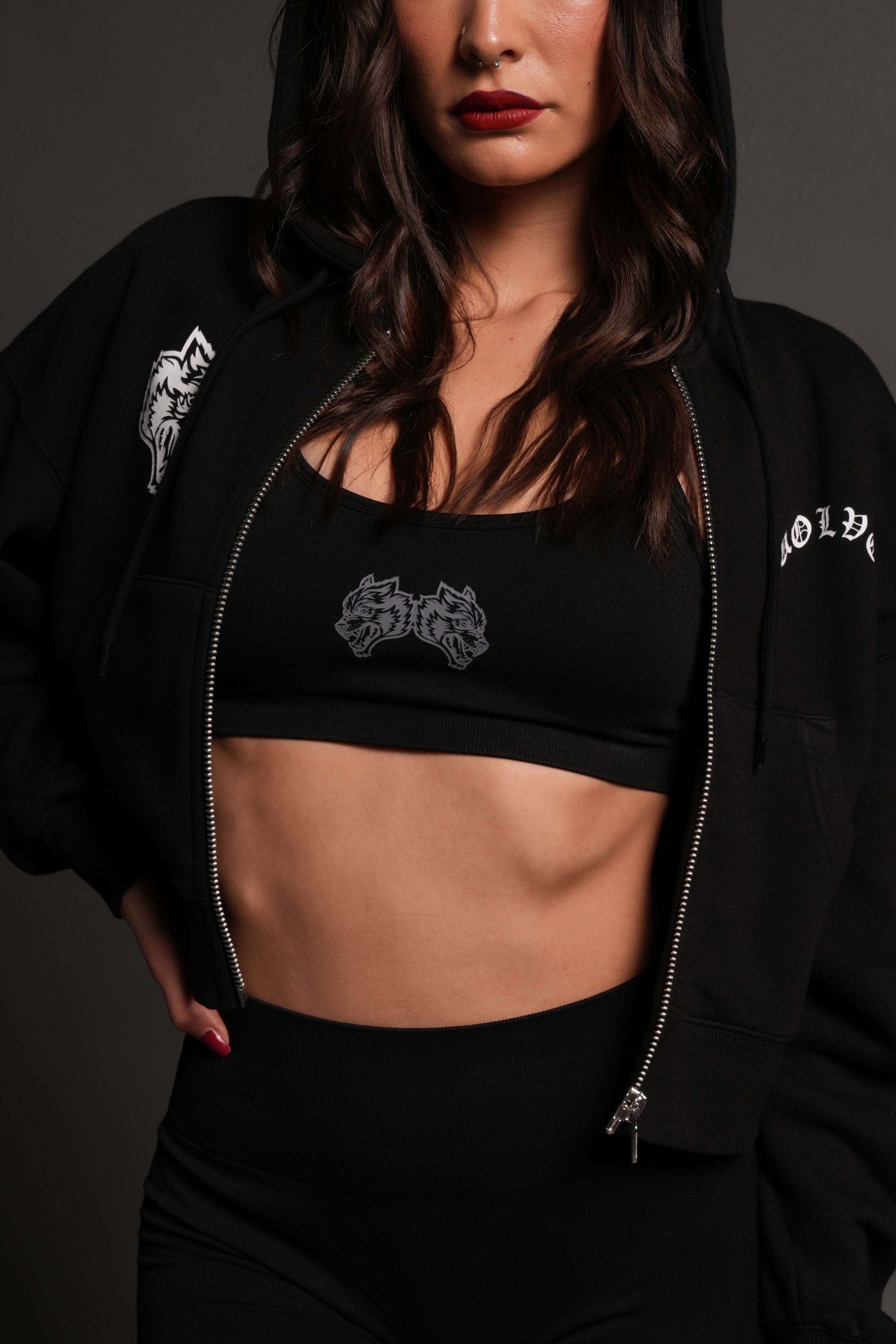 Los Cherub Distressed Grunge Mid Length Raw Hem Zip Hoodie in Black — imagem 13