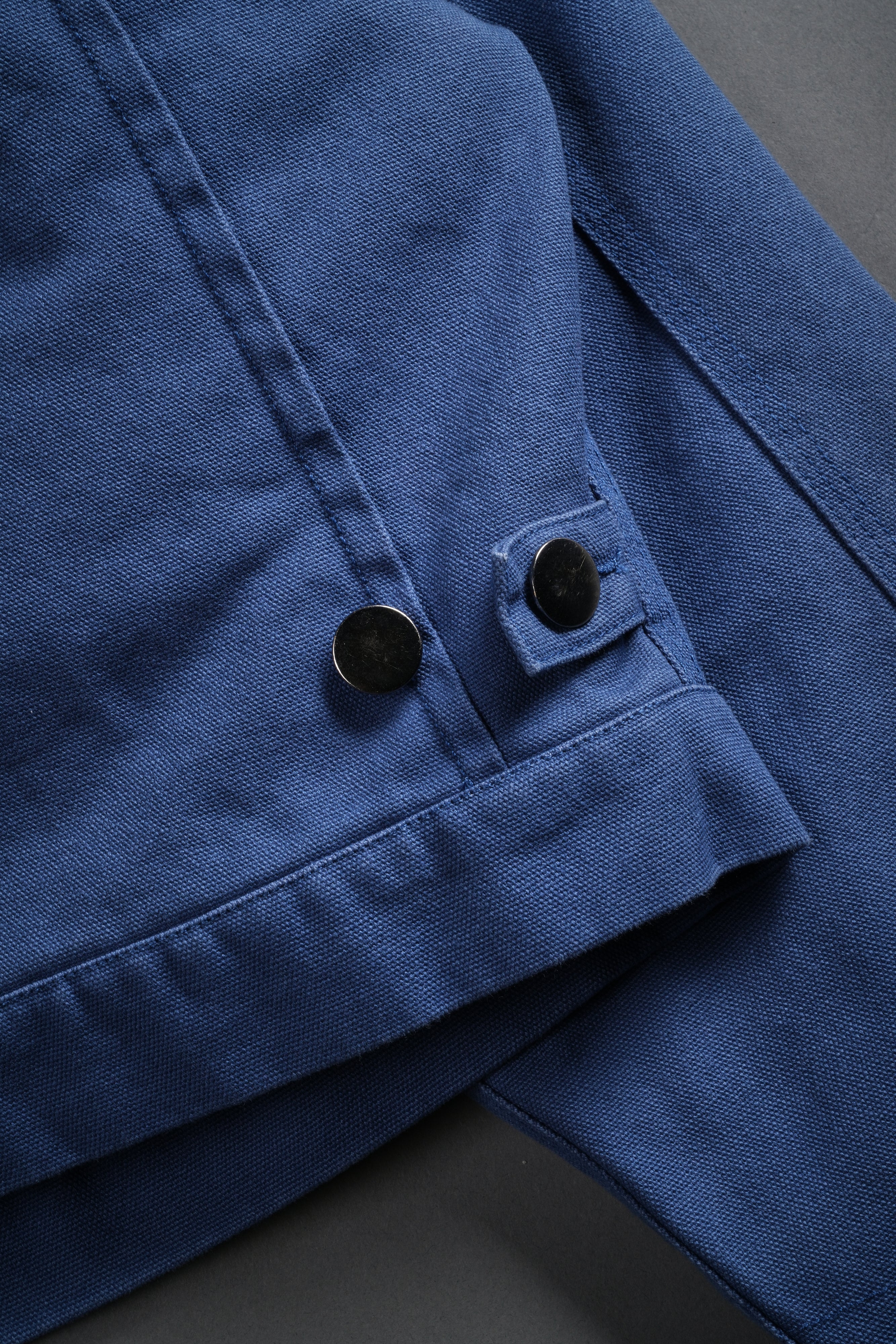 Her Grit Wayland Cropped Jacket in Denim — imagem 10