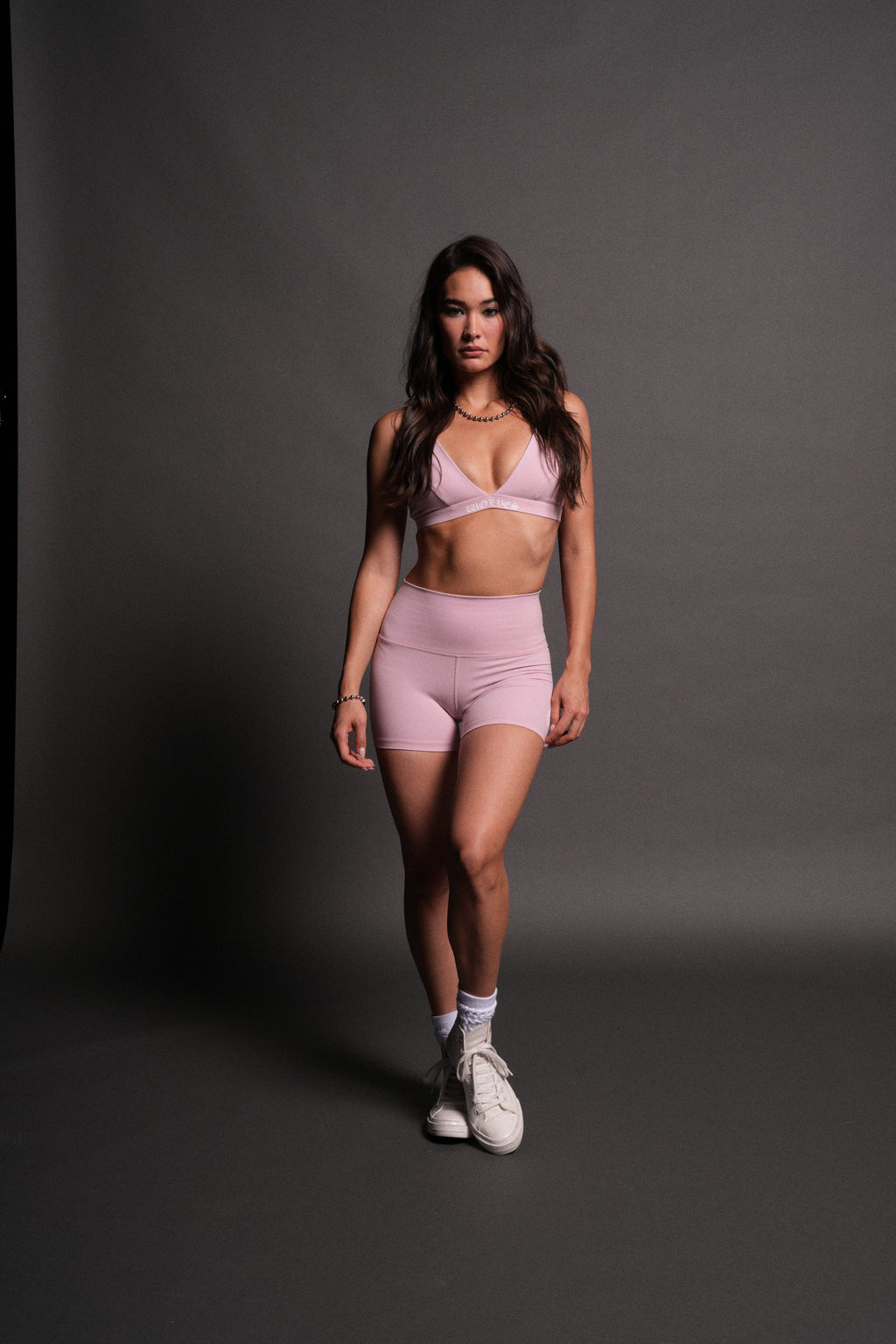 She Chopper V Sports Bra in Pink Dust — imagem 5