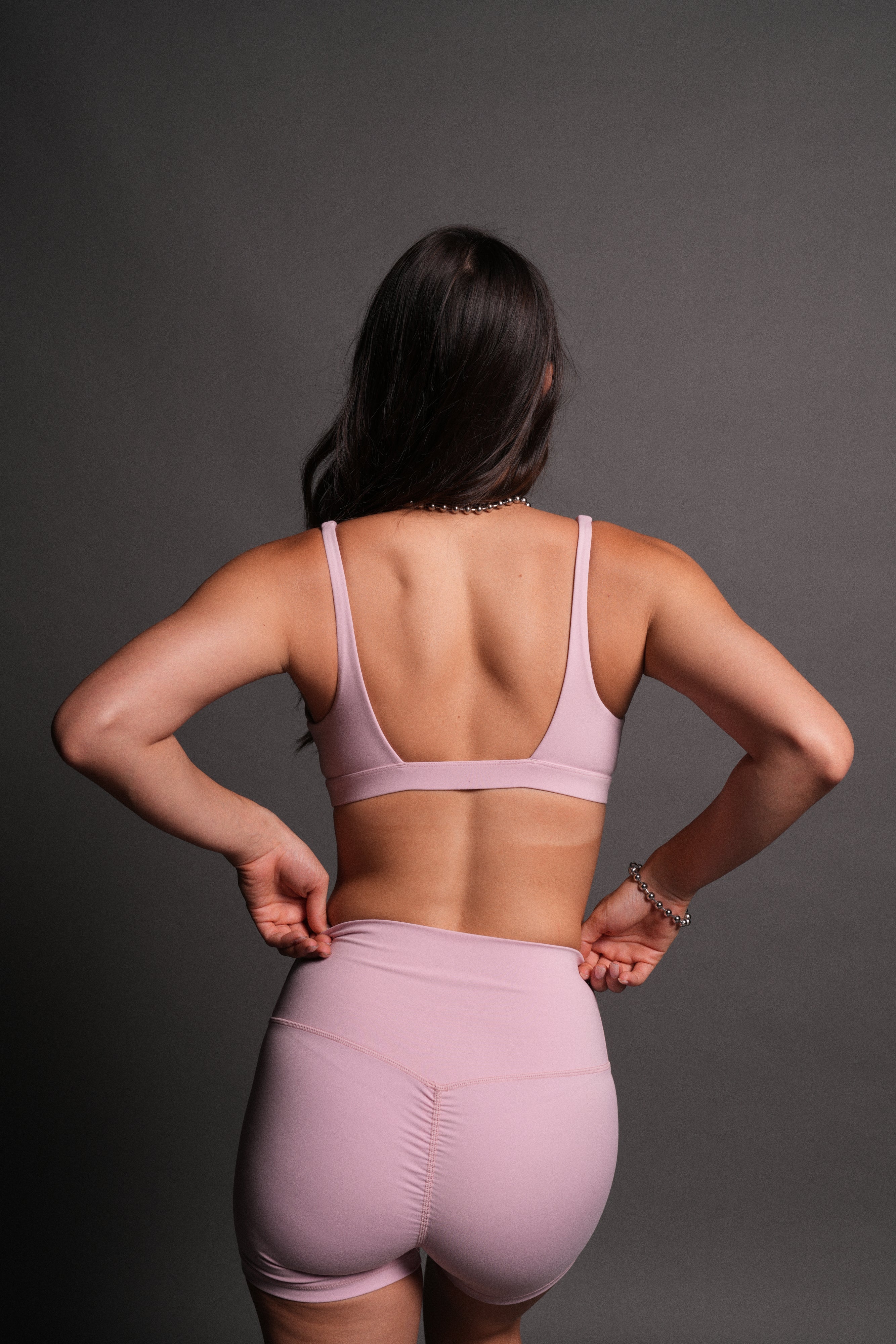 She Chopper V Sports Bra in Pink Dust — imagem 2
