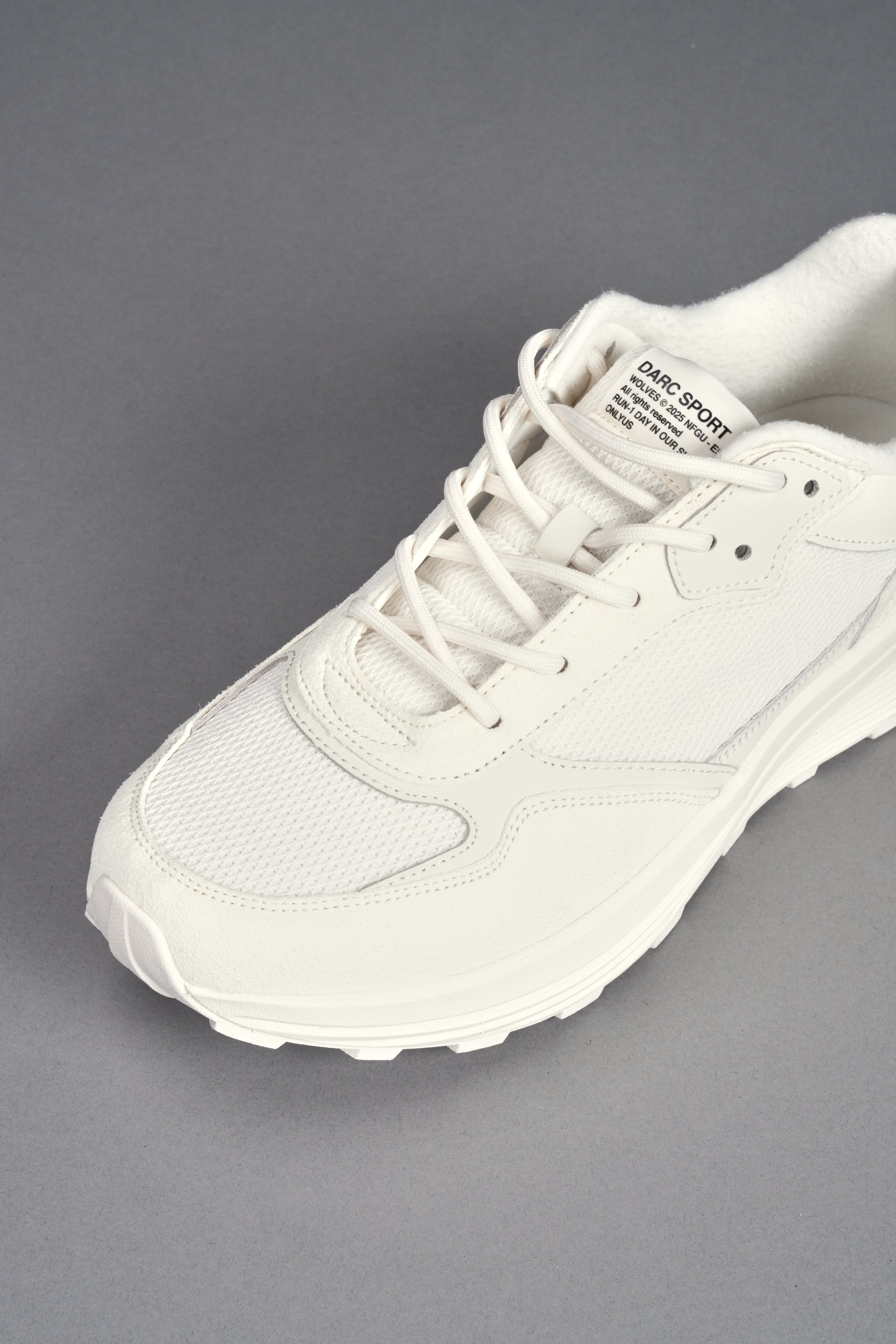 Run-1 Shoes in Cream/Black — imagem 7