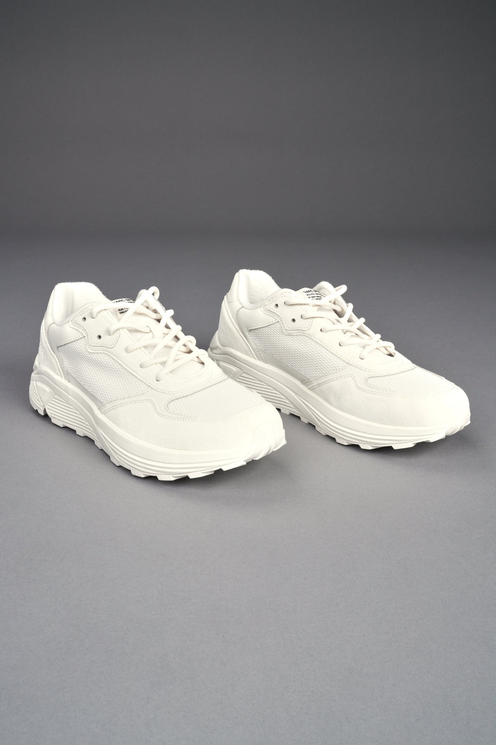 Run-1 Shoes in Cream/Black — imagem 5