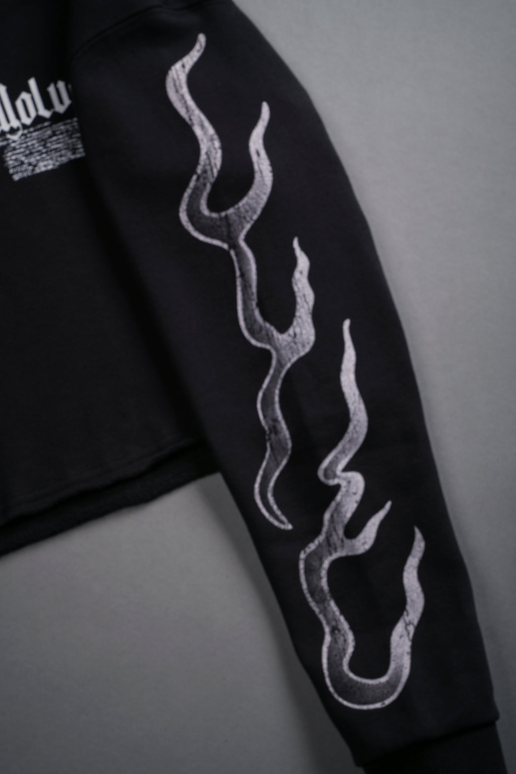 Infernal Bloom "Pierce" (Cropped) Hoodie in Black — imagem 9