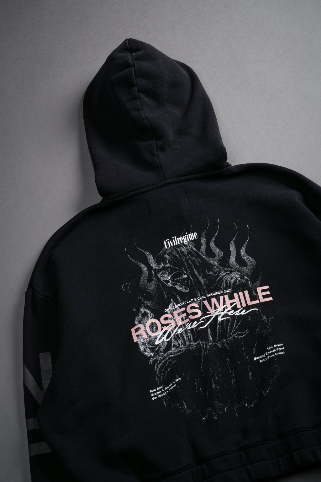 Life and Death "Chambers" (Cropped) Zip Hoodie in Black — imagem 8