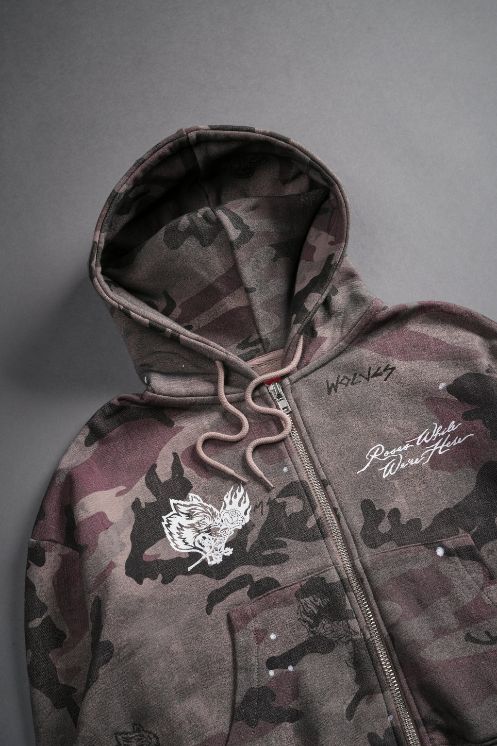 Roses While We're Here "Chambers" (Cropped) Zip Hoodie in Blooming Woodland Camo — imagem 7