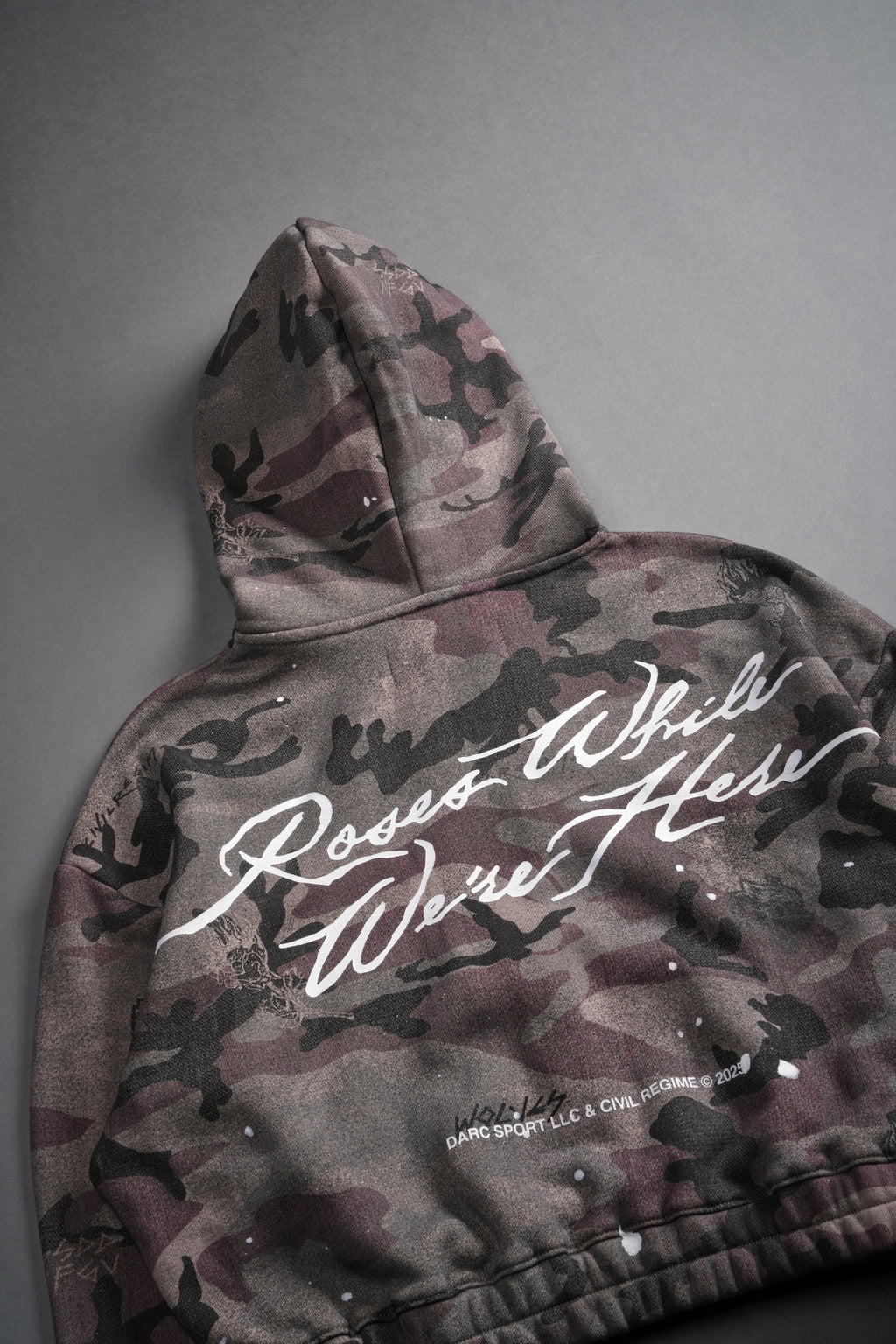 Roses While We're Here "Chambers" (Cropped) Zip Hoodie in Blooming Woodland Camo — imagem 8