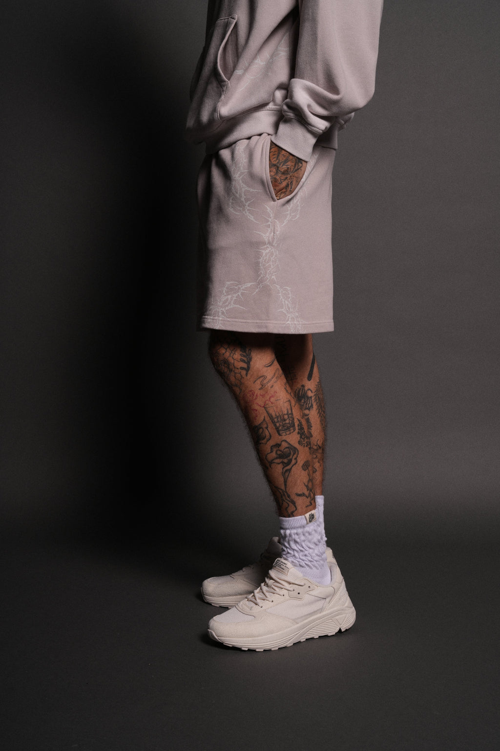 Thorns Post Lounge Sweat Shorts in Clay — imagem 4