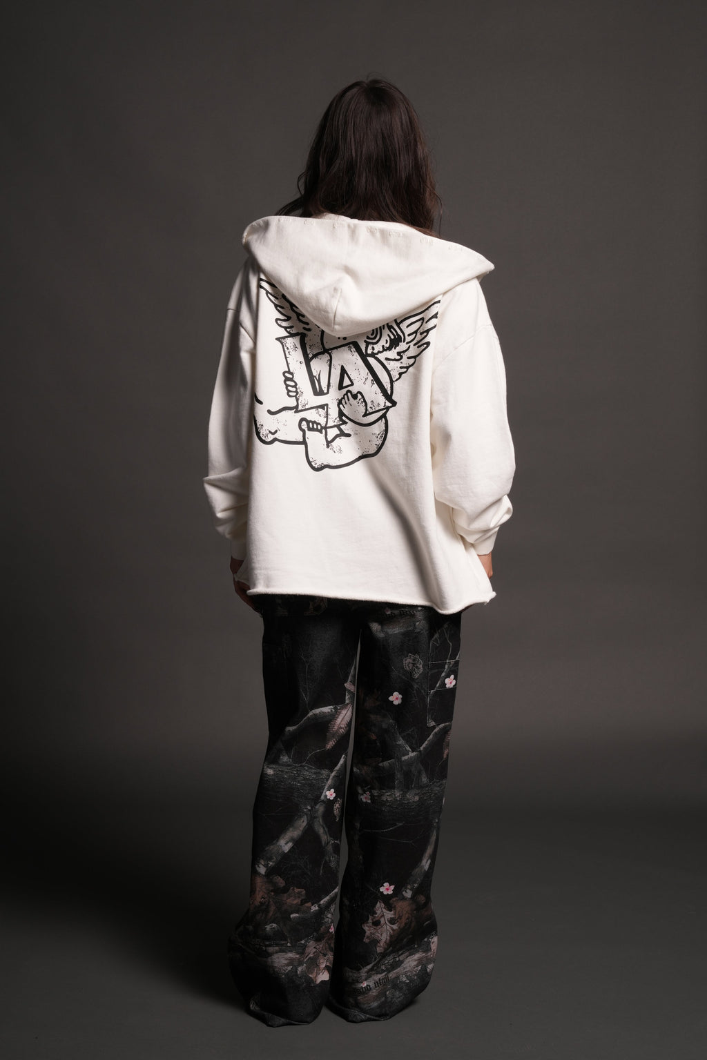 Los Cherub Distressed Grunge Mid Length Raw Hem Zip Hoodie in Cream — imagem 12