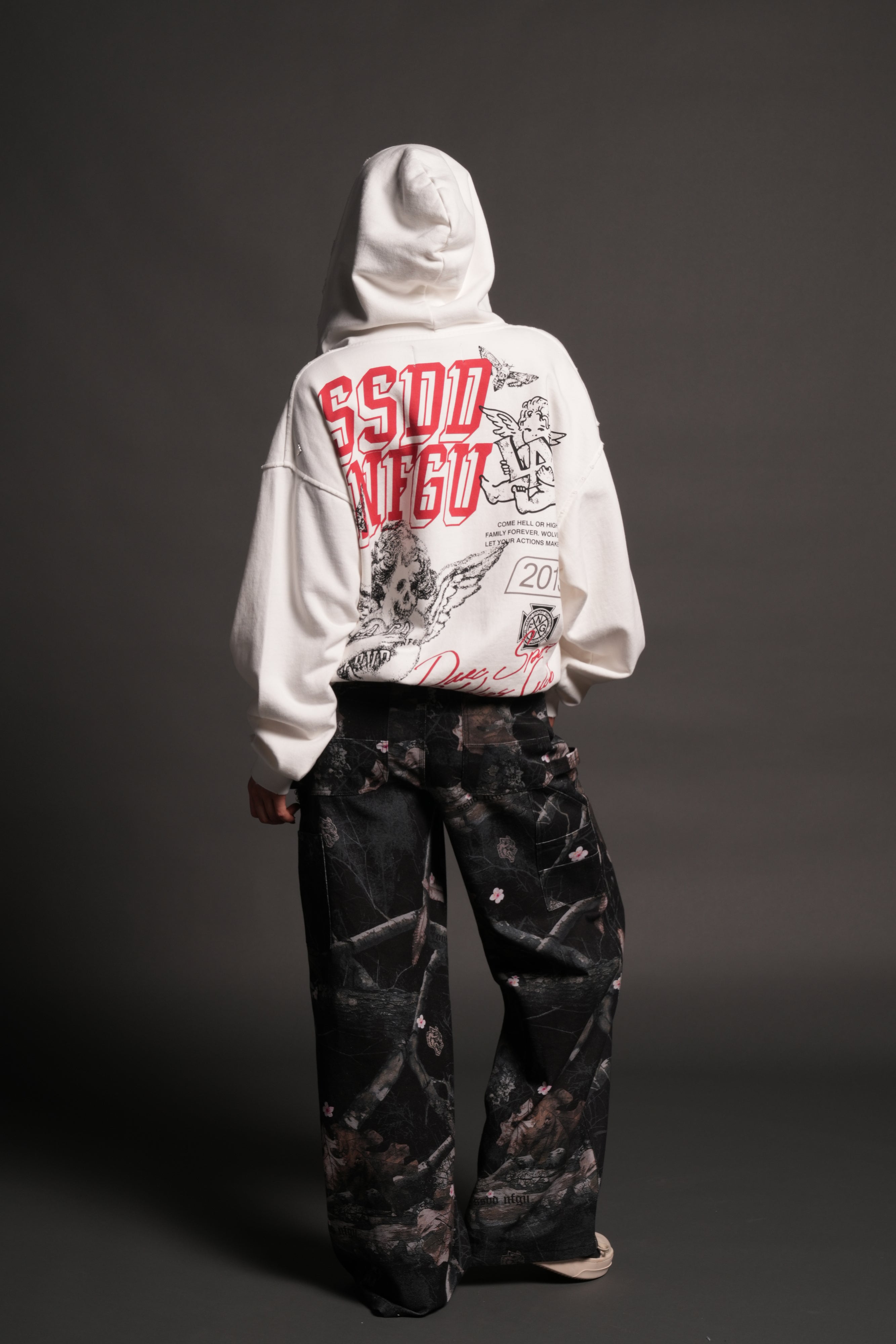 La Ca Frvr Grunge Moatis Zip Hoodie in Cream — imagem 11