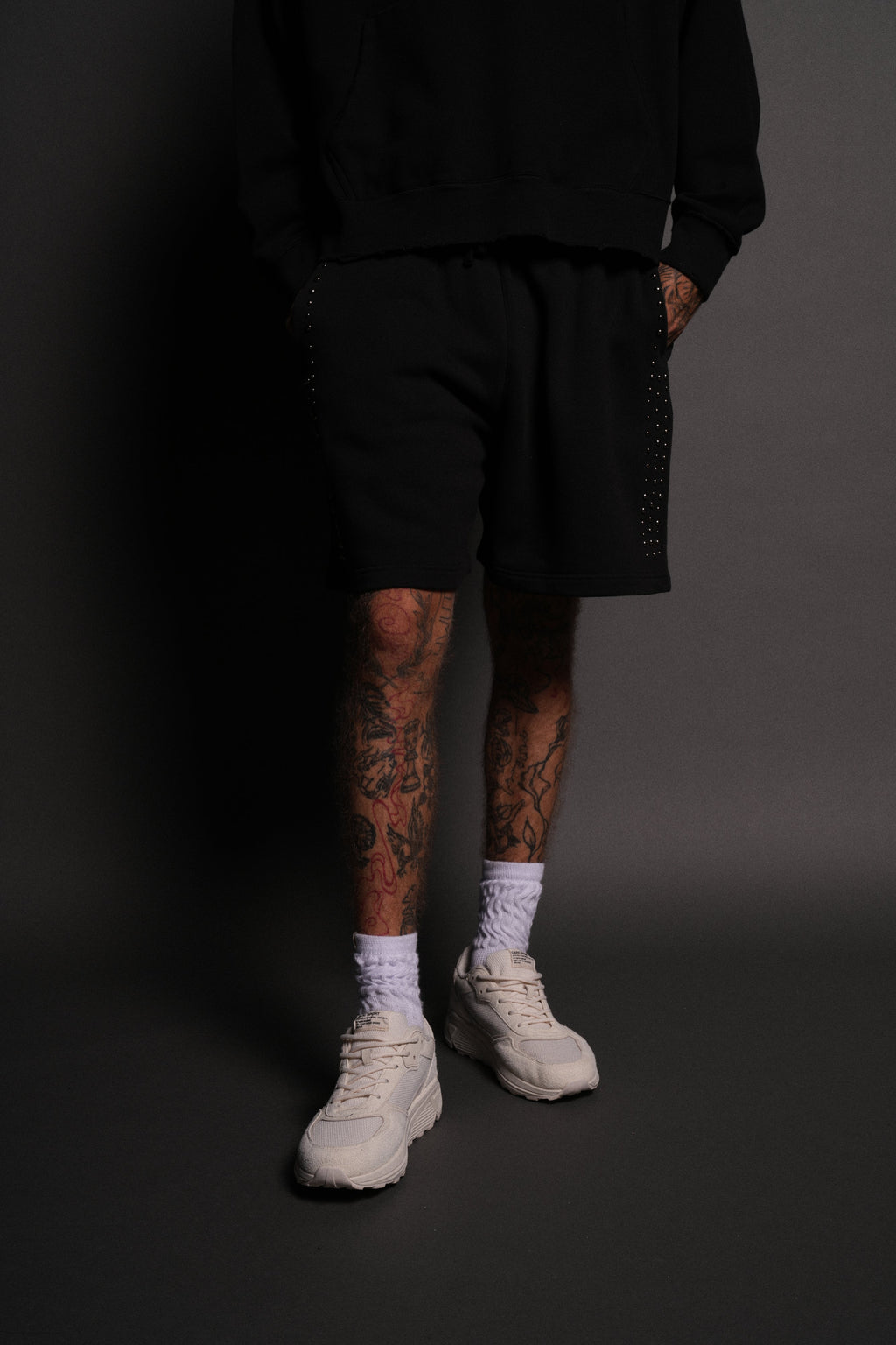 Stud Wolf Post Lounge Sweat Shorts in Black — imagem 3