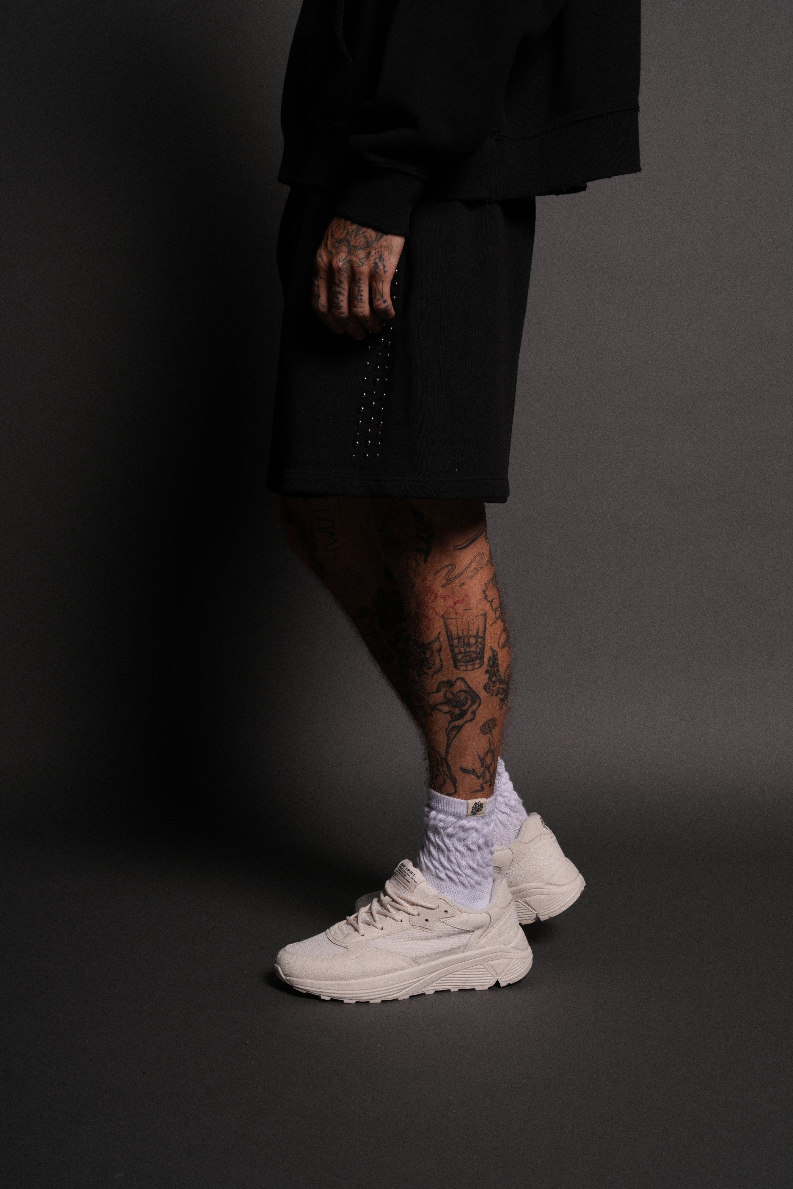 Stud Wolf Post Lounge Sweat Shorts in Black — imagem 4