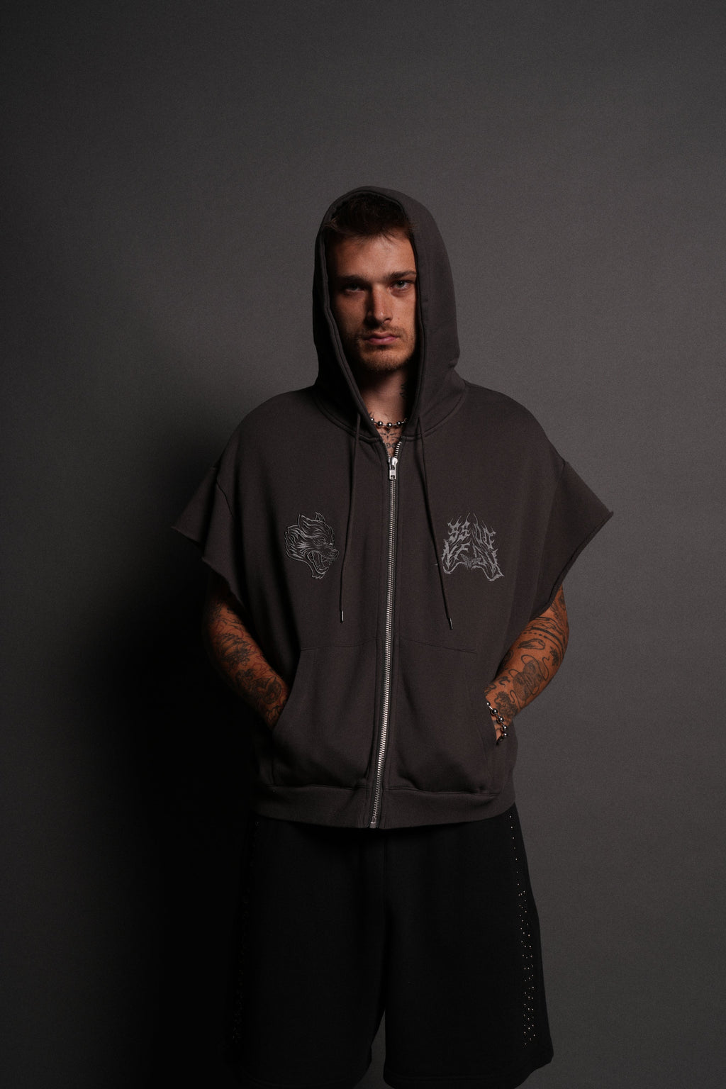 SSDDNFGU Moth Creed Cap Zip Hoodie in Wolf Gray — imagem 2
