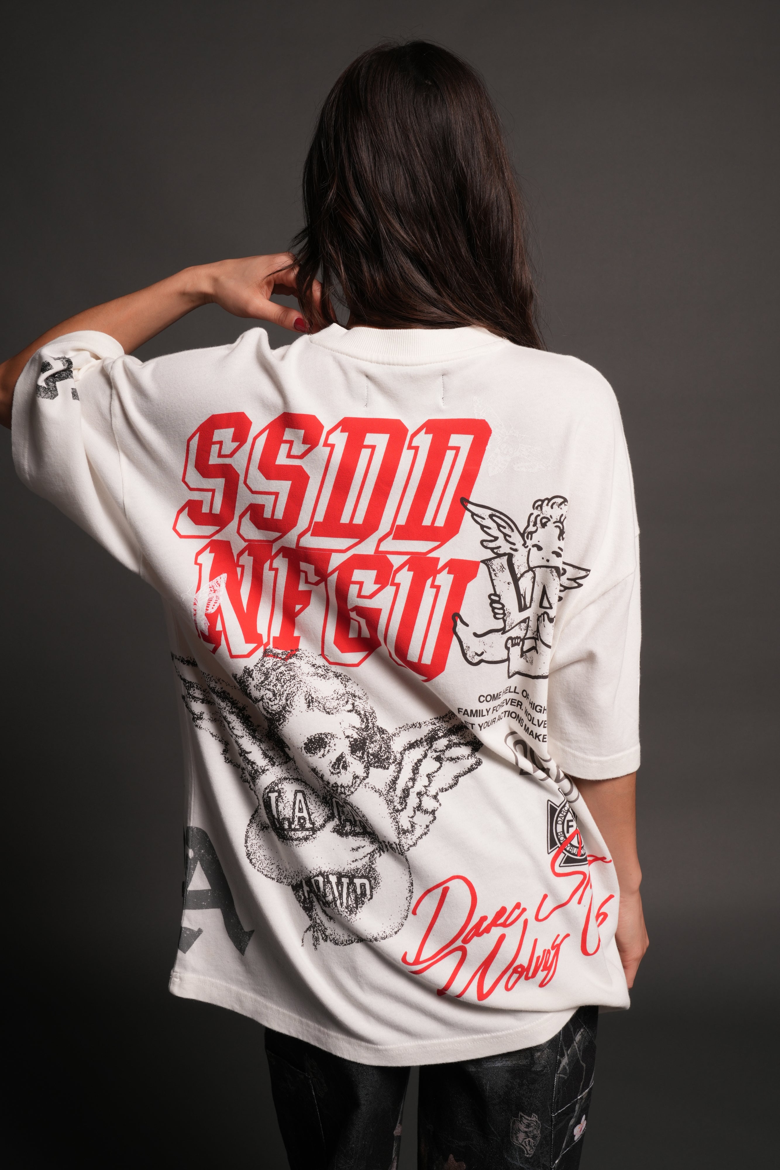 La Ca Frvr Premium Oversized Tee in Cream — imagem 15