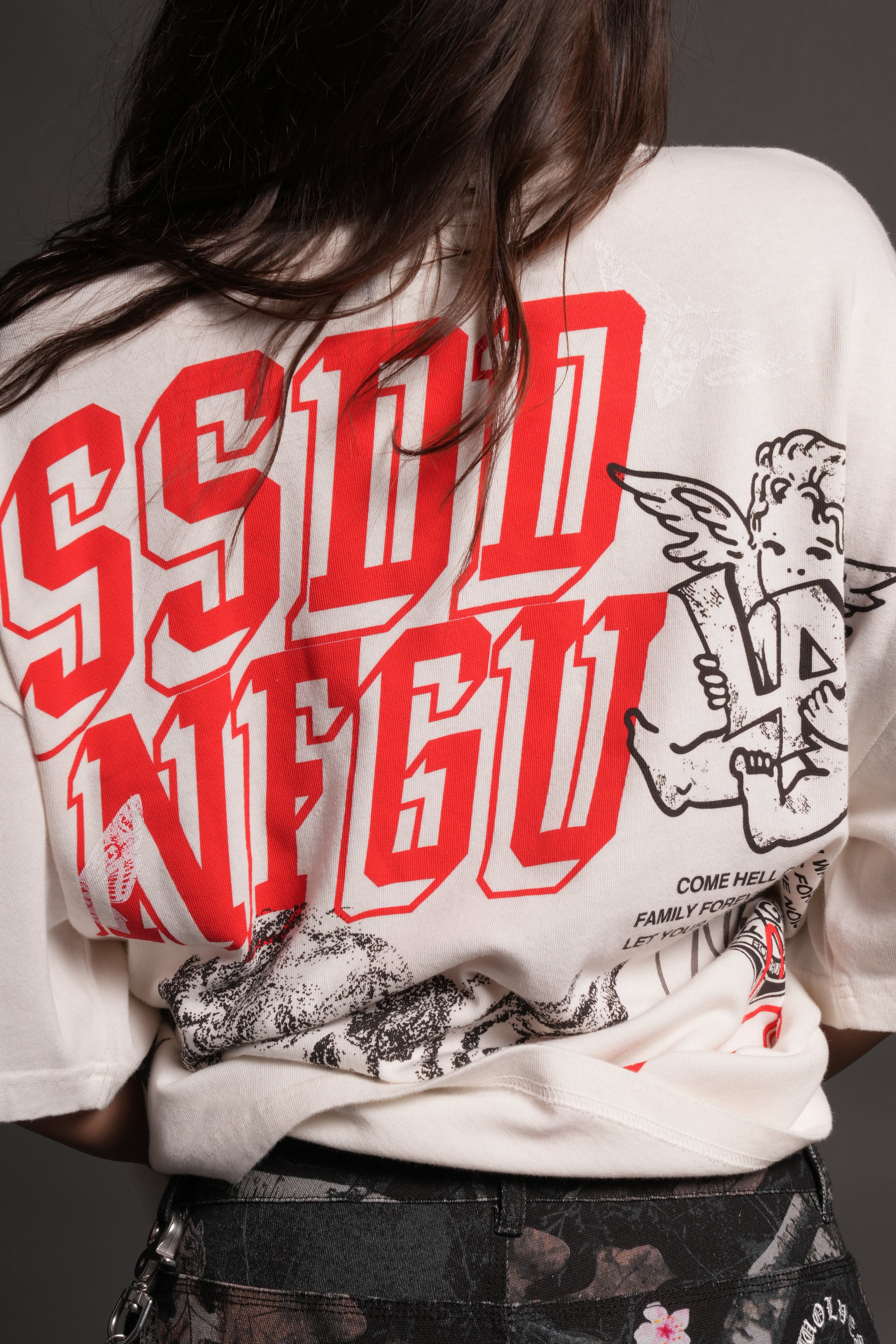 La Ca Frvr Premium Oversized Tee in Cream — imagem 19