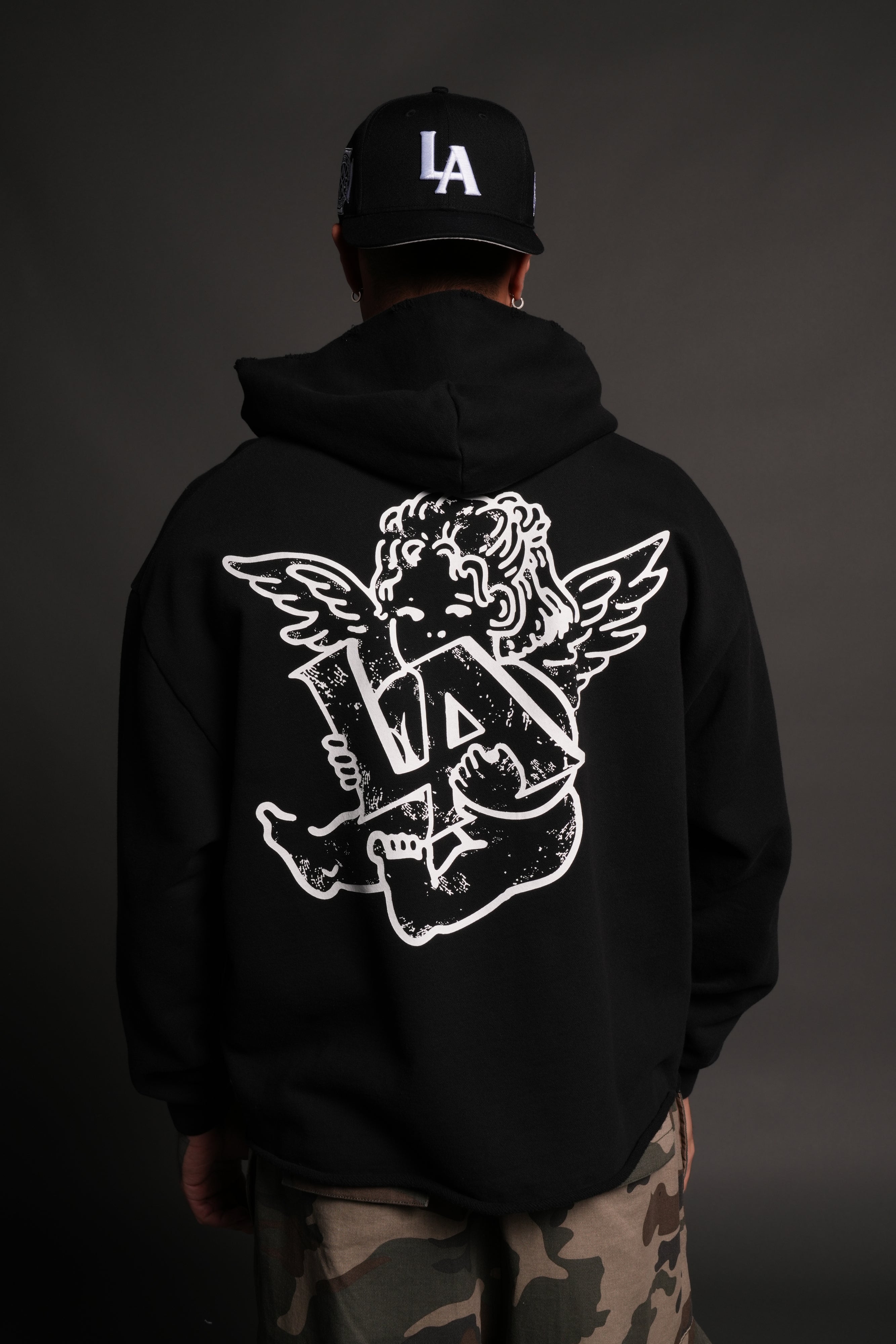 Los Cherub Distressed Grunge Mid Length Raw Hem Zip Hoodie in Black — imagem 4