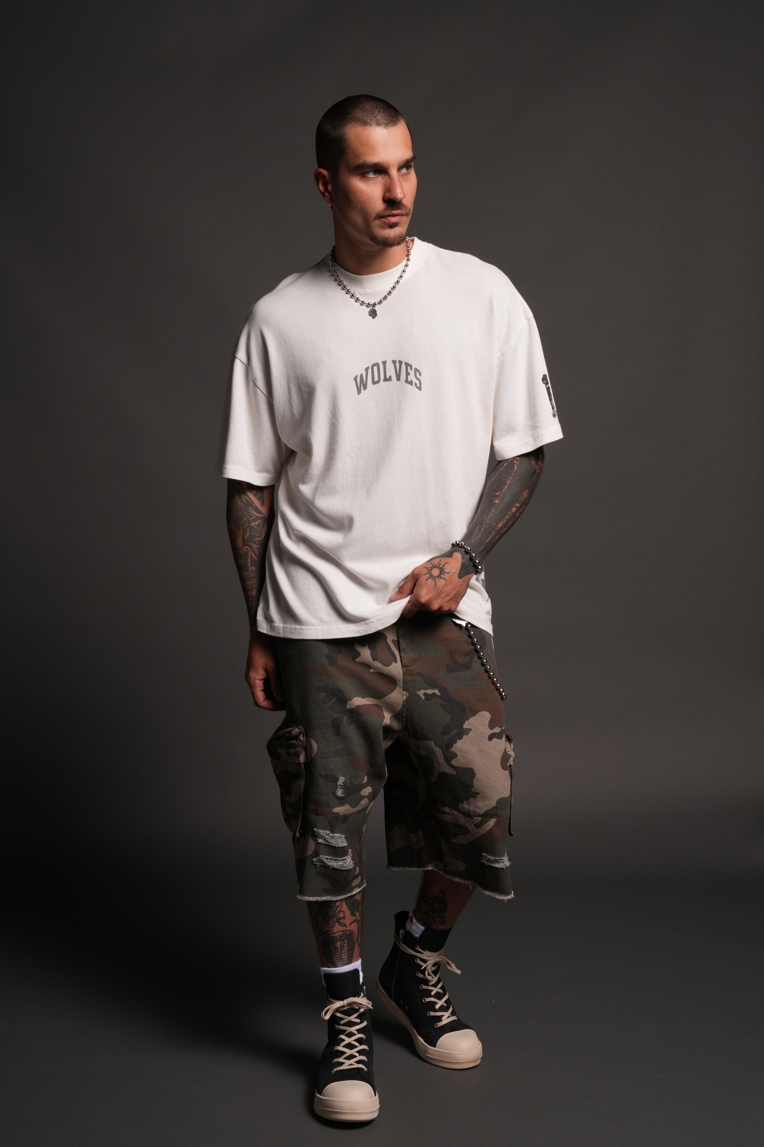 La Ca Frvr Premium Oversized Tee in Cream — imagem 5