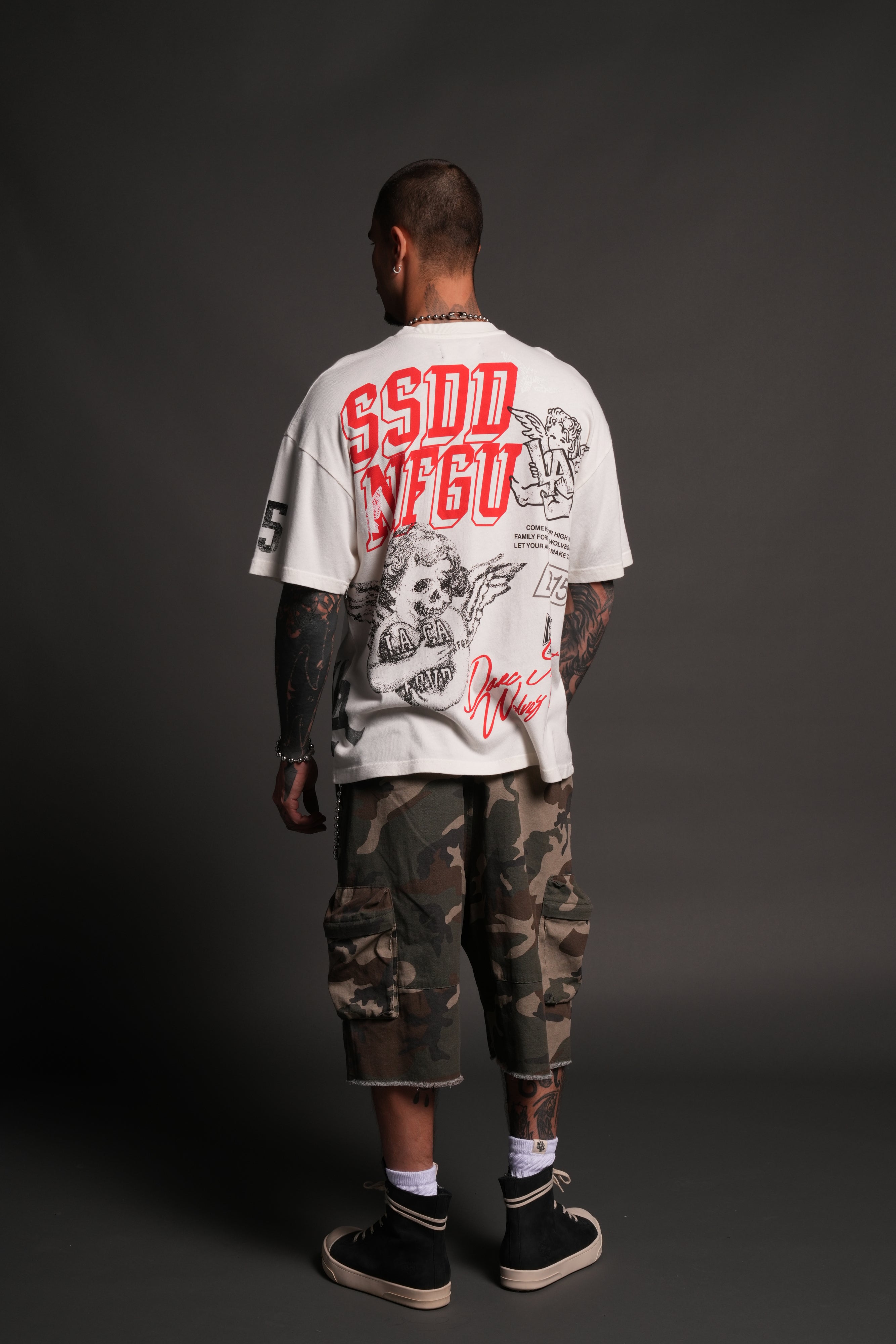 La Ca Frvr Premium Oversized Tee in Cream — imagem 6